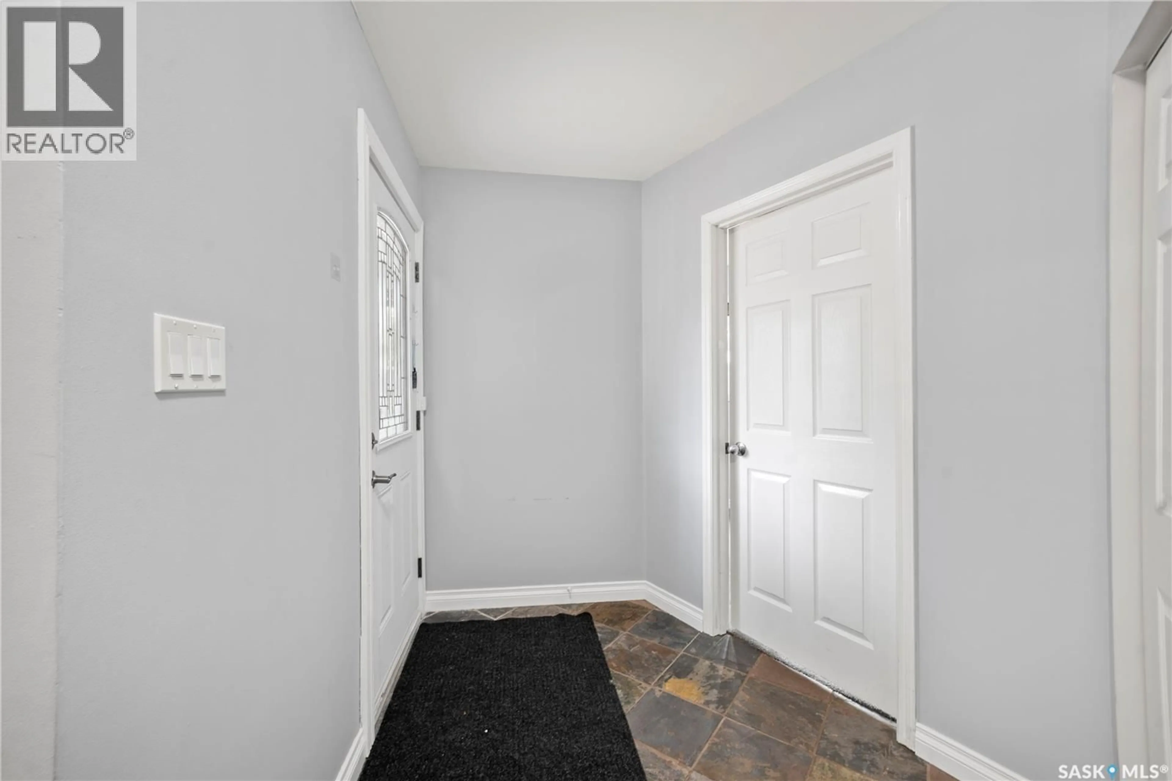 Indoor entryway for 2730 THORNTON AVENUE, Regina Saskatchewan S4S1J1