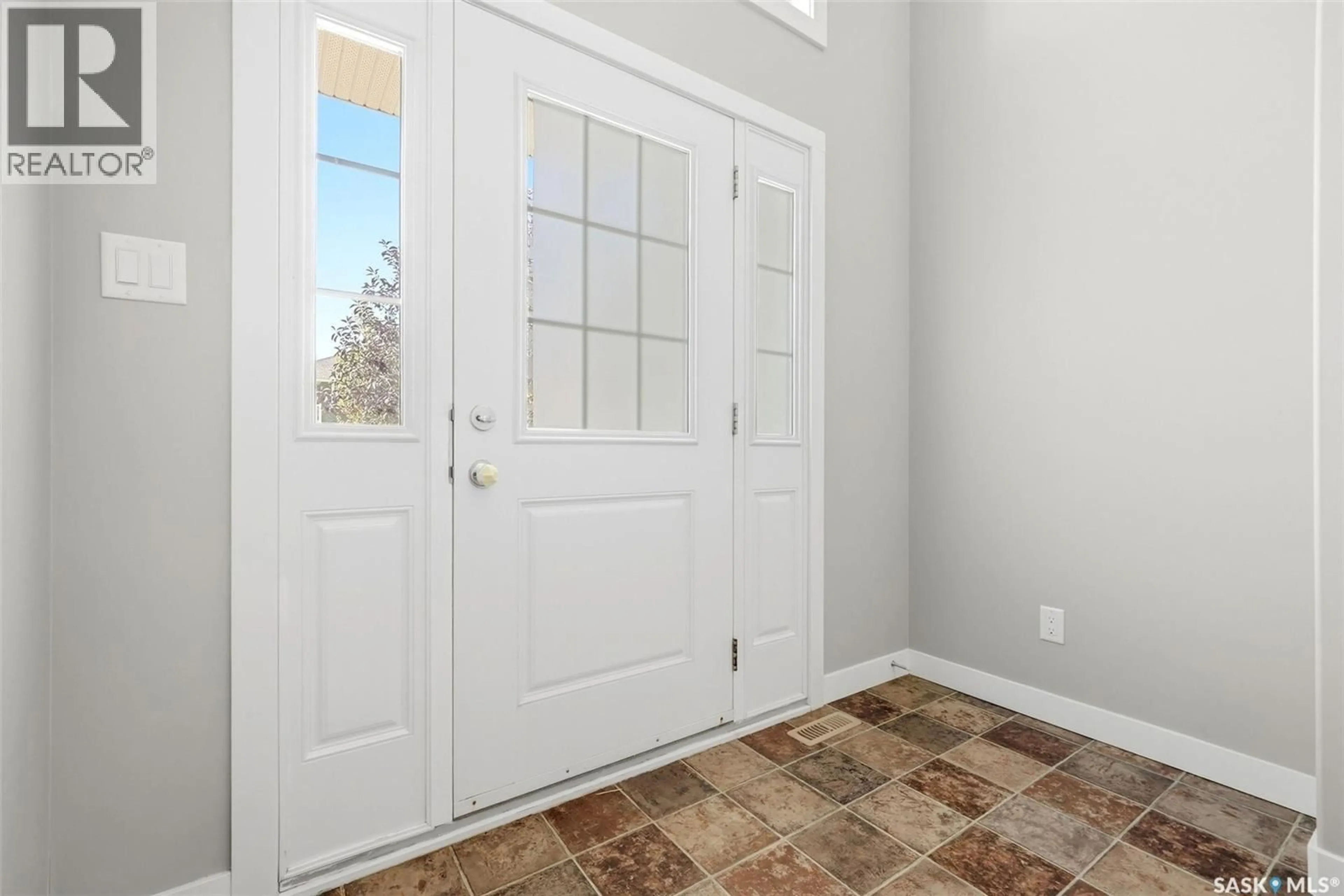 Indoor entryway for 4493 JAMES HILL ROAD, Regina Saskatchewan S4W0K5