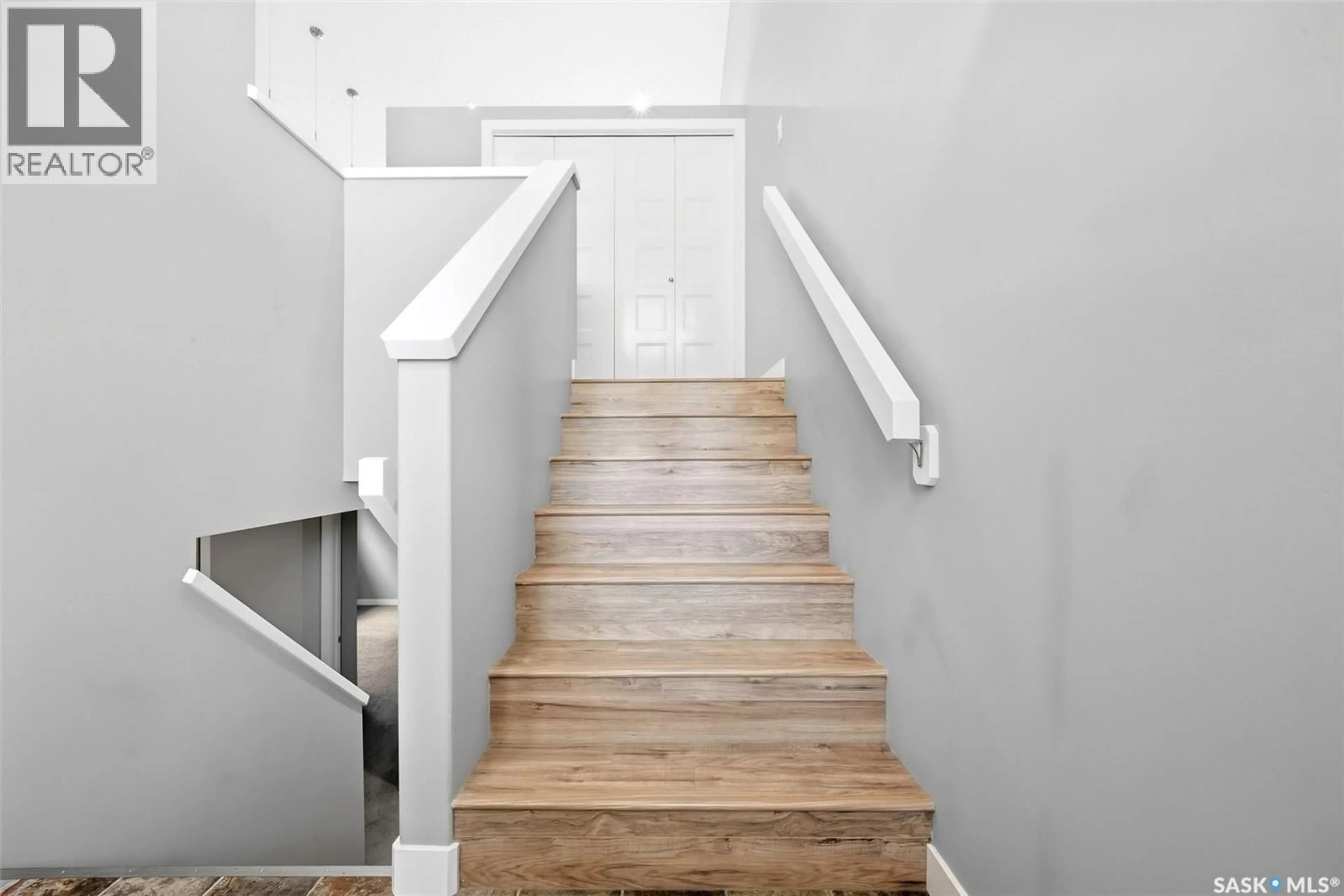 Stairs for 4493 JAMES HILL ROAD, Regina Saskatchewan S4W0K5