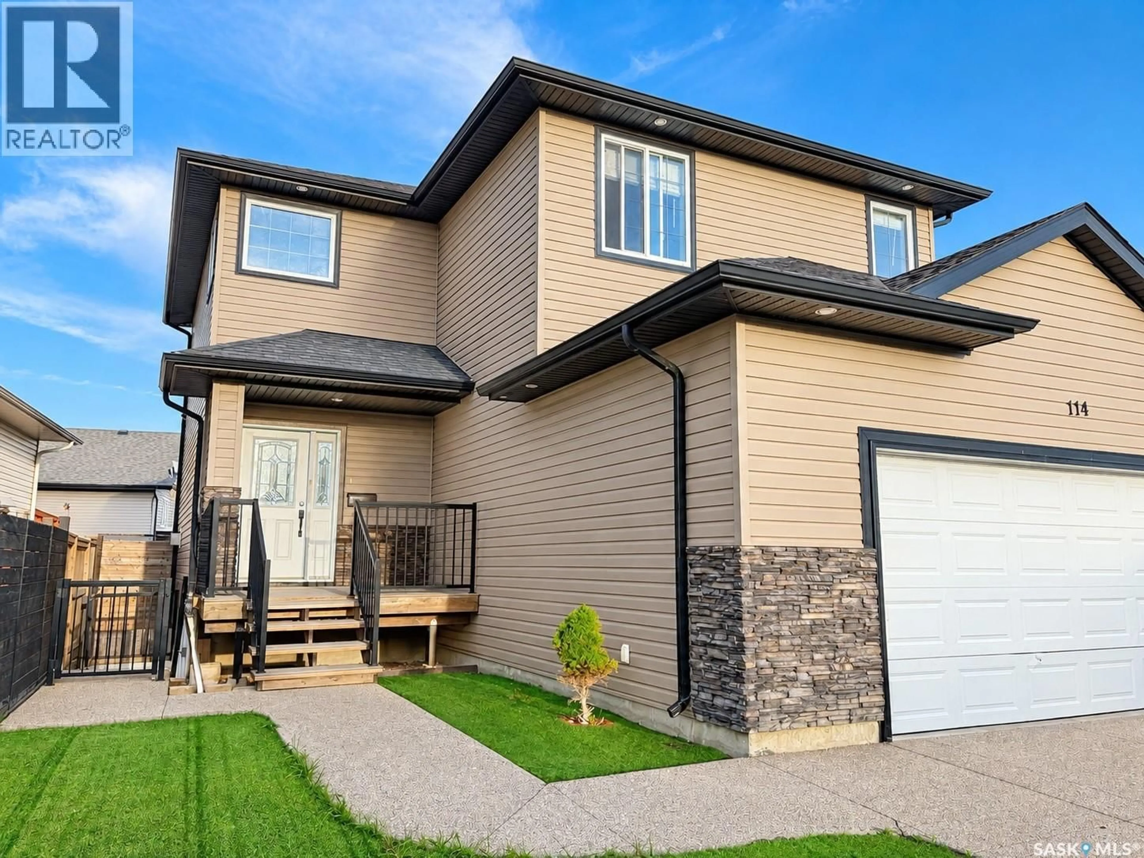 Home with vinyl exterior material, street for 114 KOROL CRESCENT, Saskatoon Saskatchewan S7R0E1