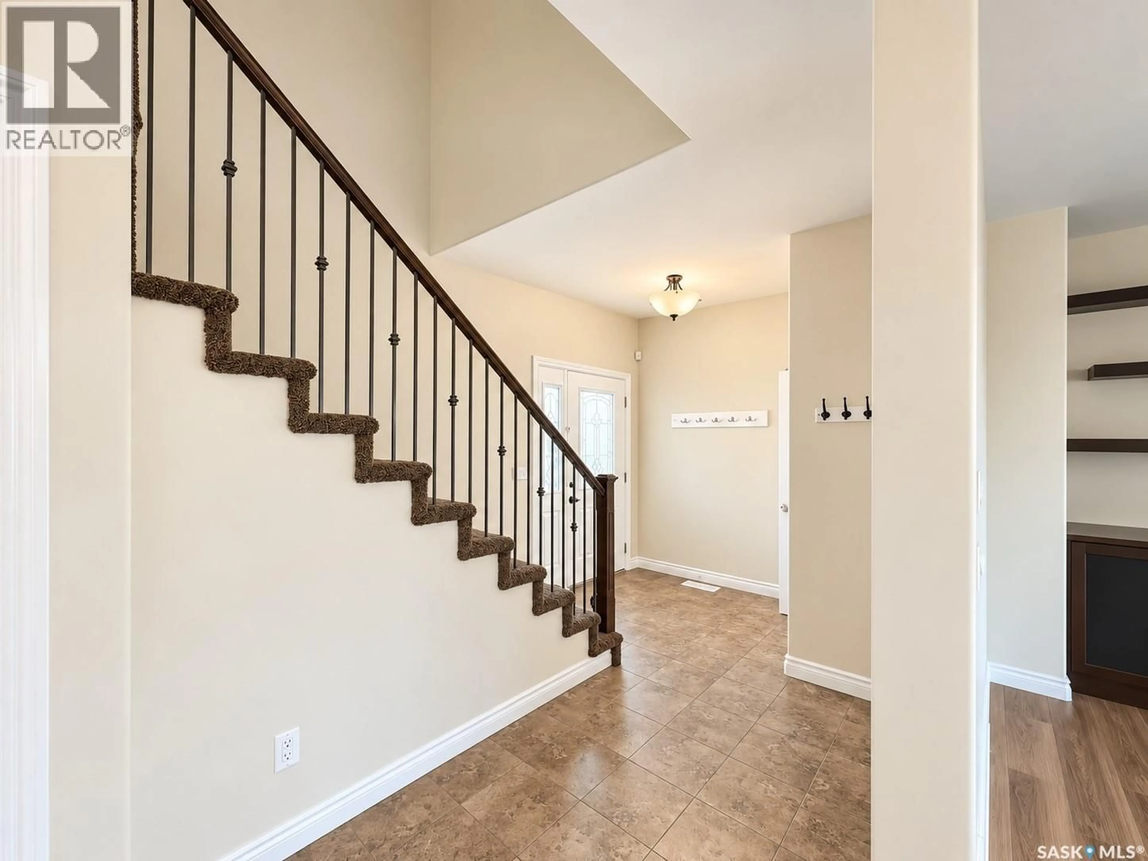 Indoor entryway for 114 KOROL CRESCENT, Saskatoon Saskatchewan S7R0E1