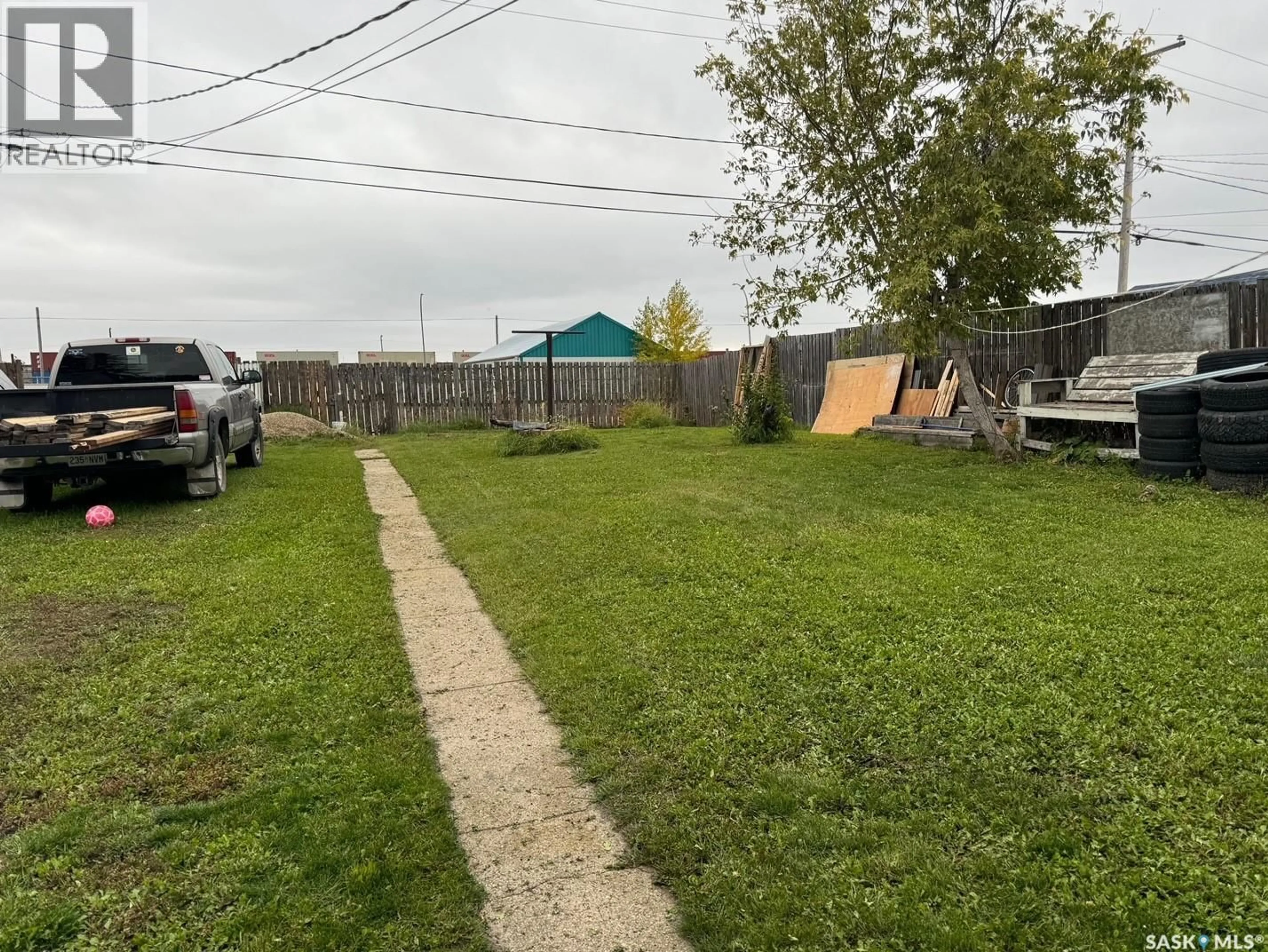 A pic from outside/outdoor area/front of a property/back of a property/a pic from drone, street for 359 2ND AVENUE, Melville Saskatchewan S0A2P0