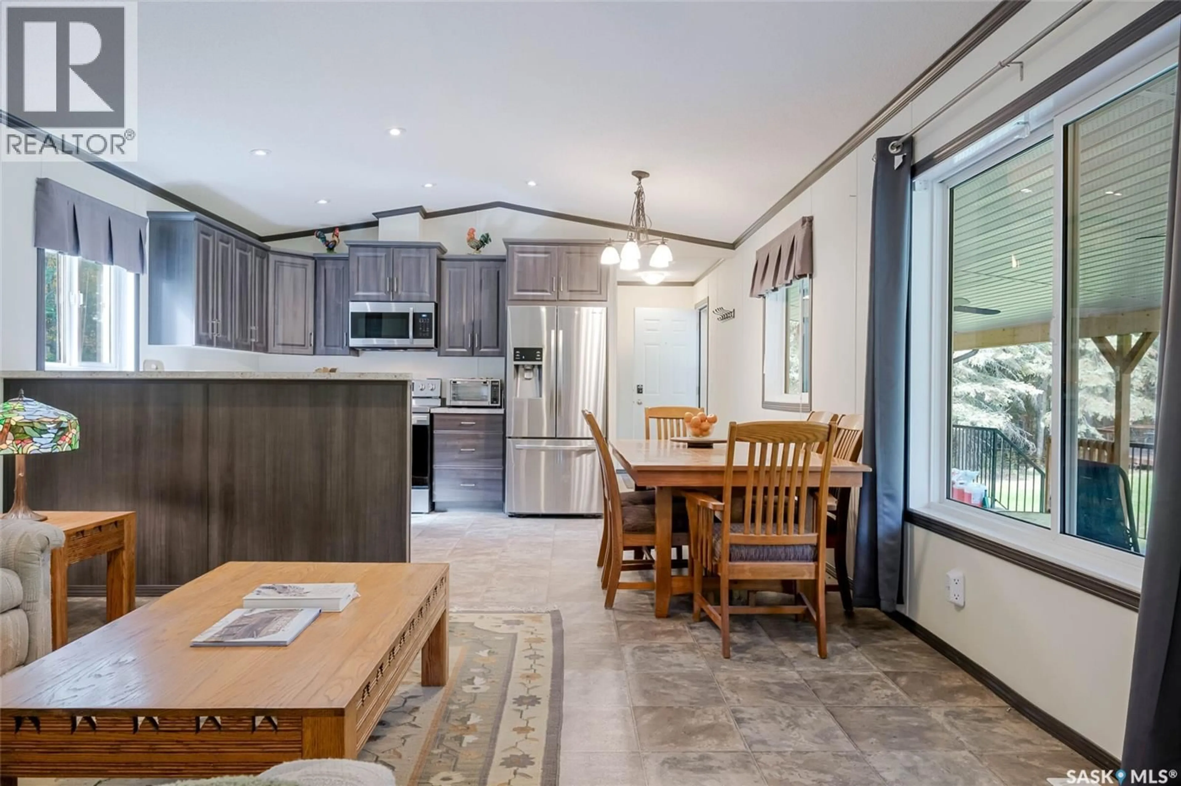 Open concept kitchen, unknown for 1 - 9 63 22W3, Lac des Îles Saskatchewan S0M1A0