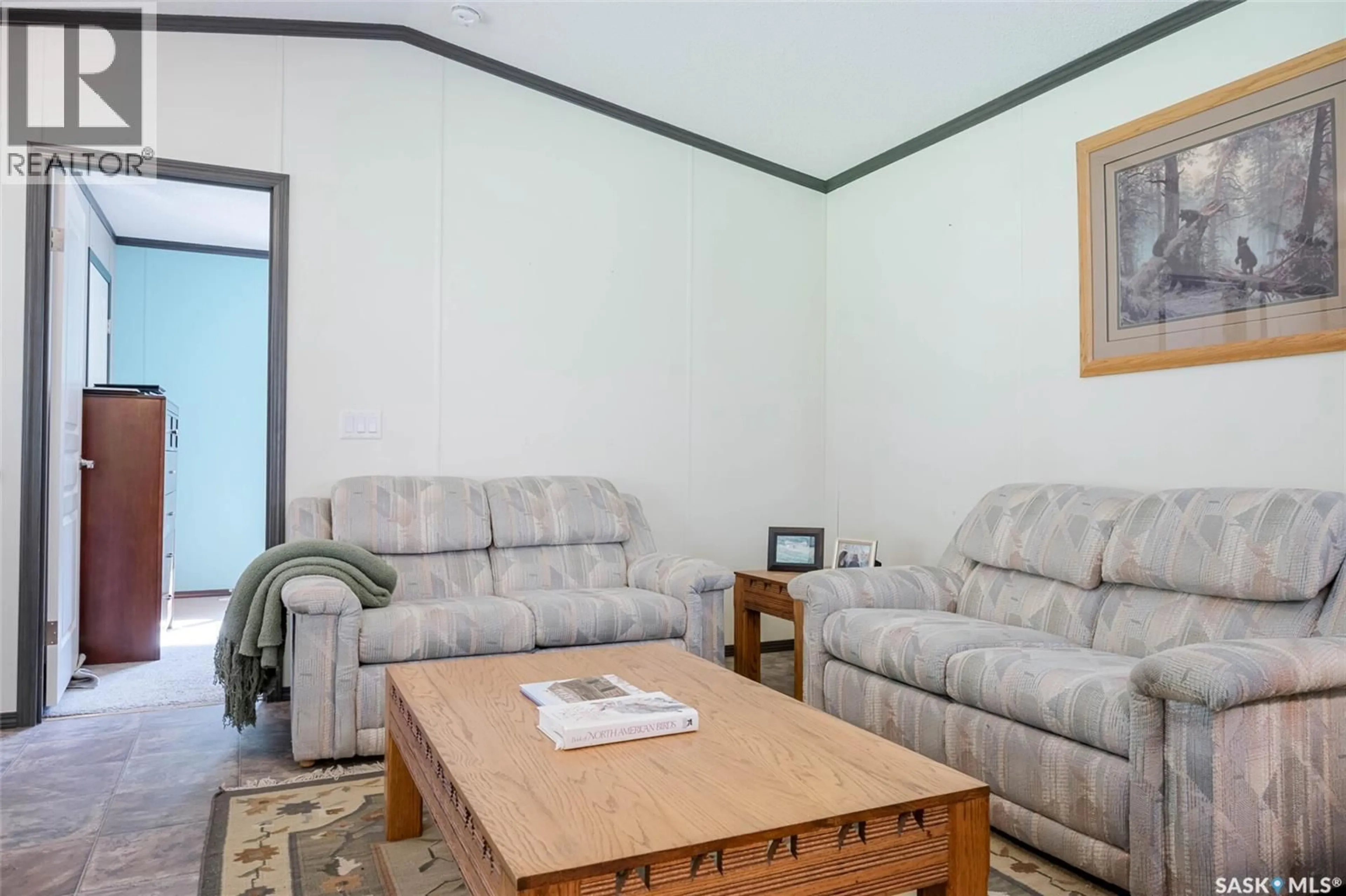 Living room with furniture, unknown for 1 - 9 63 22W3, Lac des Îles Saskatchewan S0M1A0