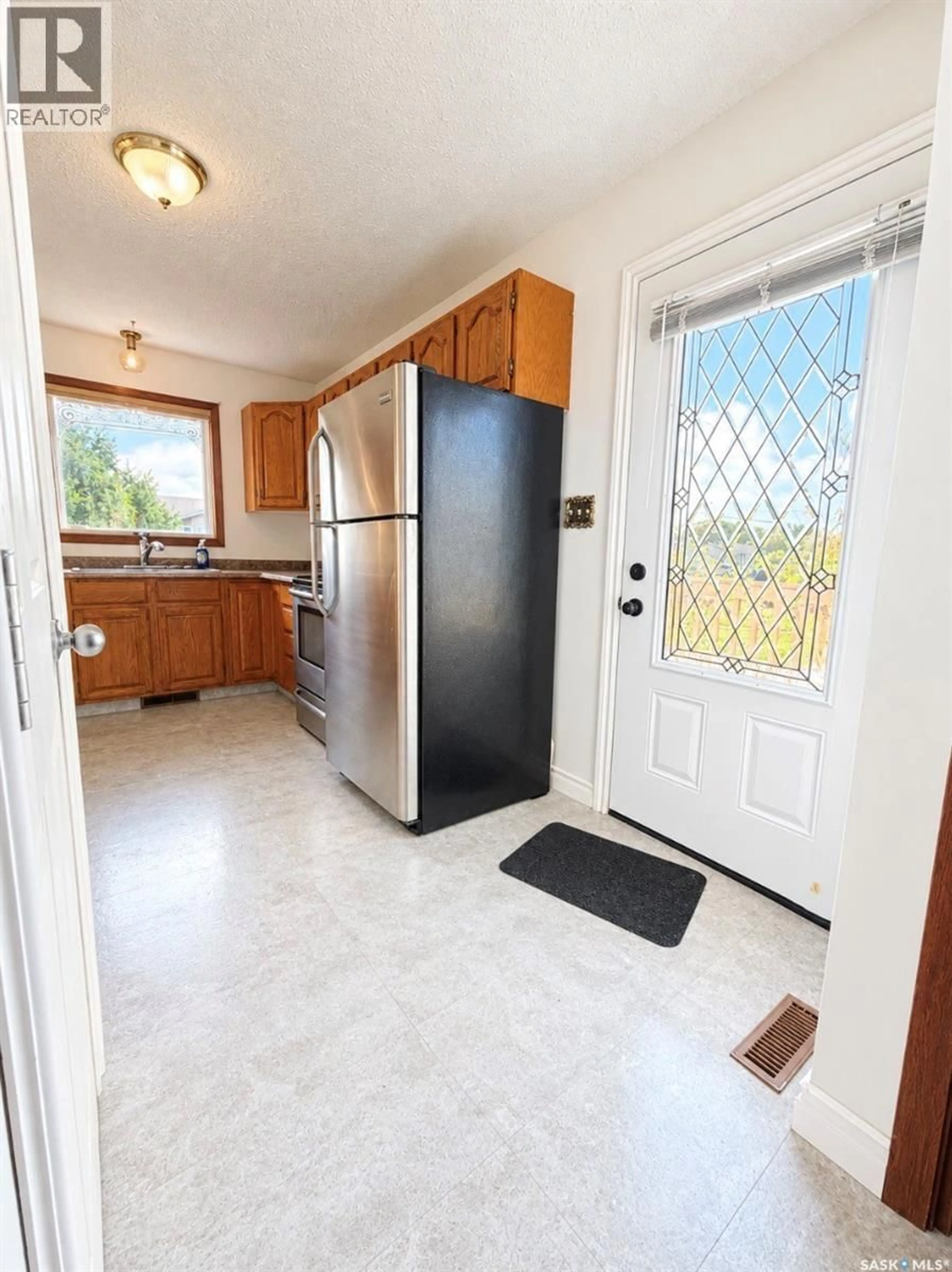 Standard kitchen, unknown for 804 THOMPSON STREET, Whitewood Saskatchewan S0G5C0