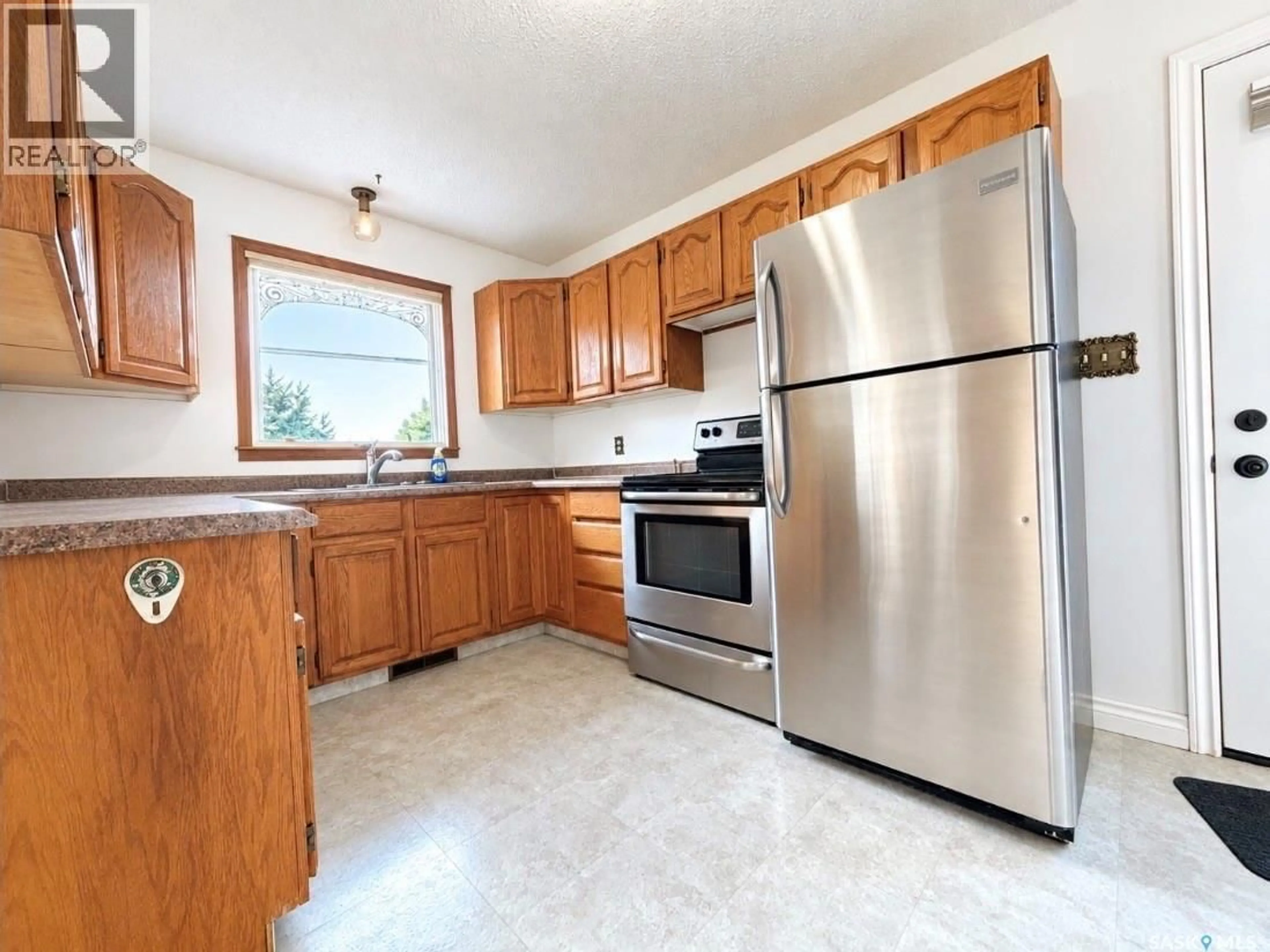 Standard kitchen, unknown for 804 THOMPSON STREET, Whitewood Saskatchewan S0G5C0