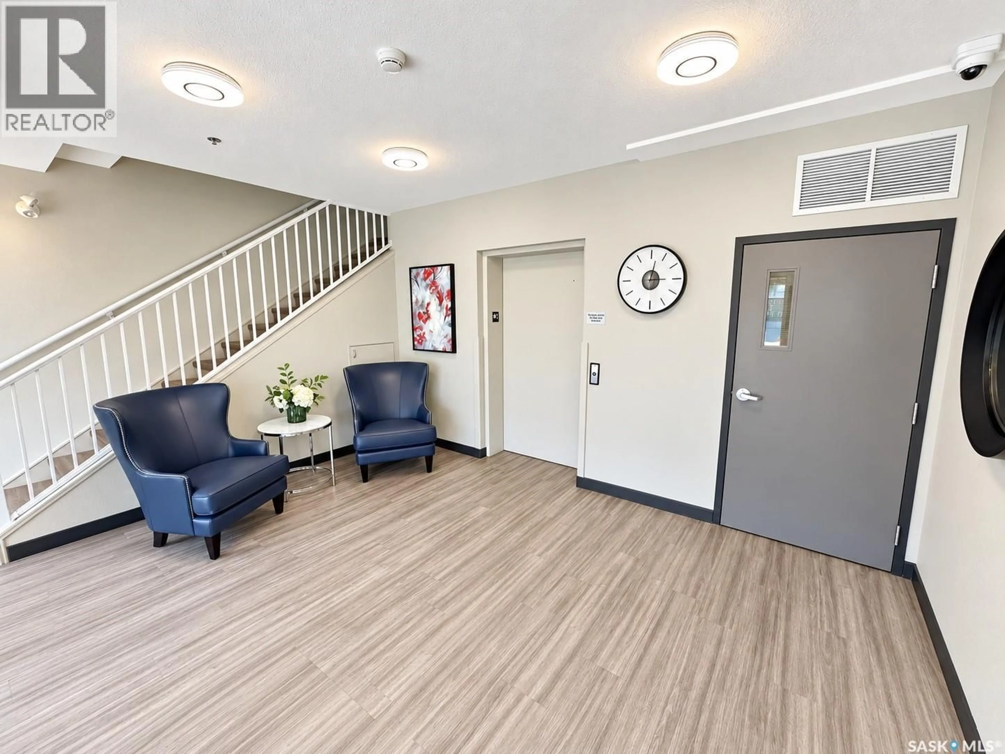 Indoor foyer for 205 - 2341 WINDSOR PARK ROAD, Regina Saskatchewan S4V1R7