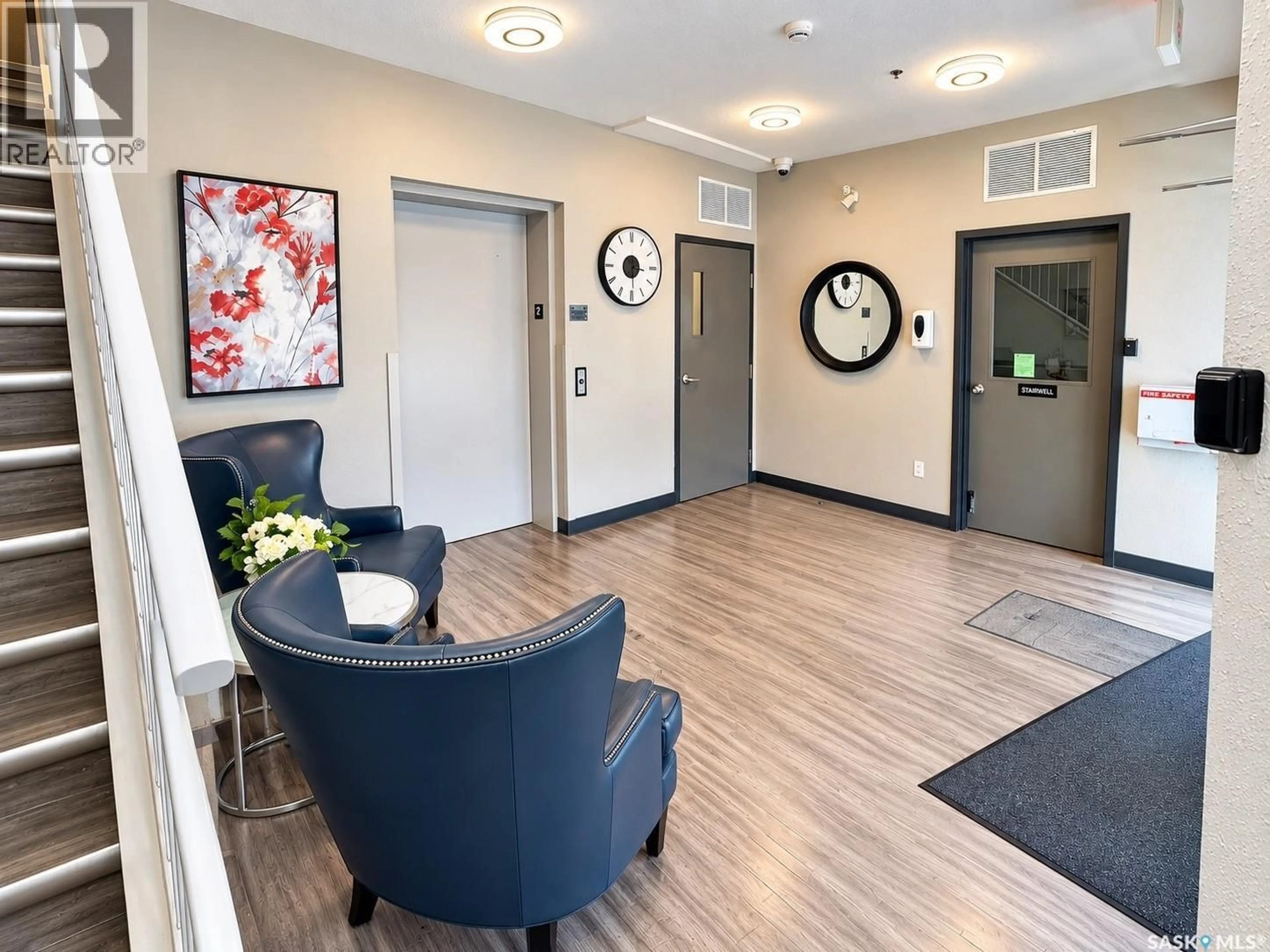 Indoor foyer for 205 - 2341 WINDSOR PARK ROAD, Regina Saskatchewan S4V1R7