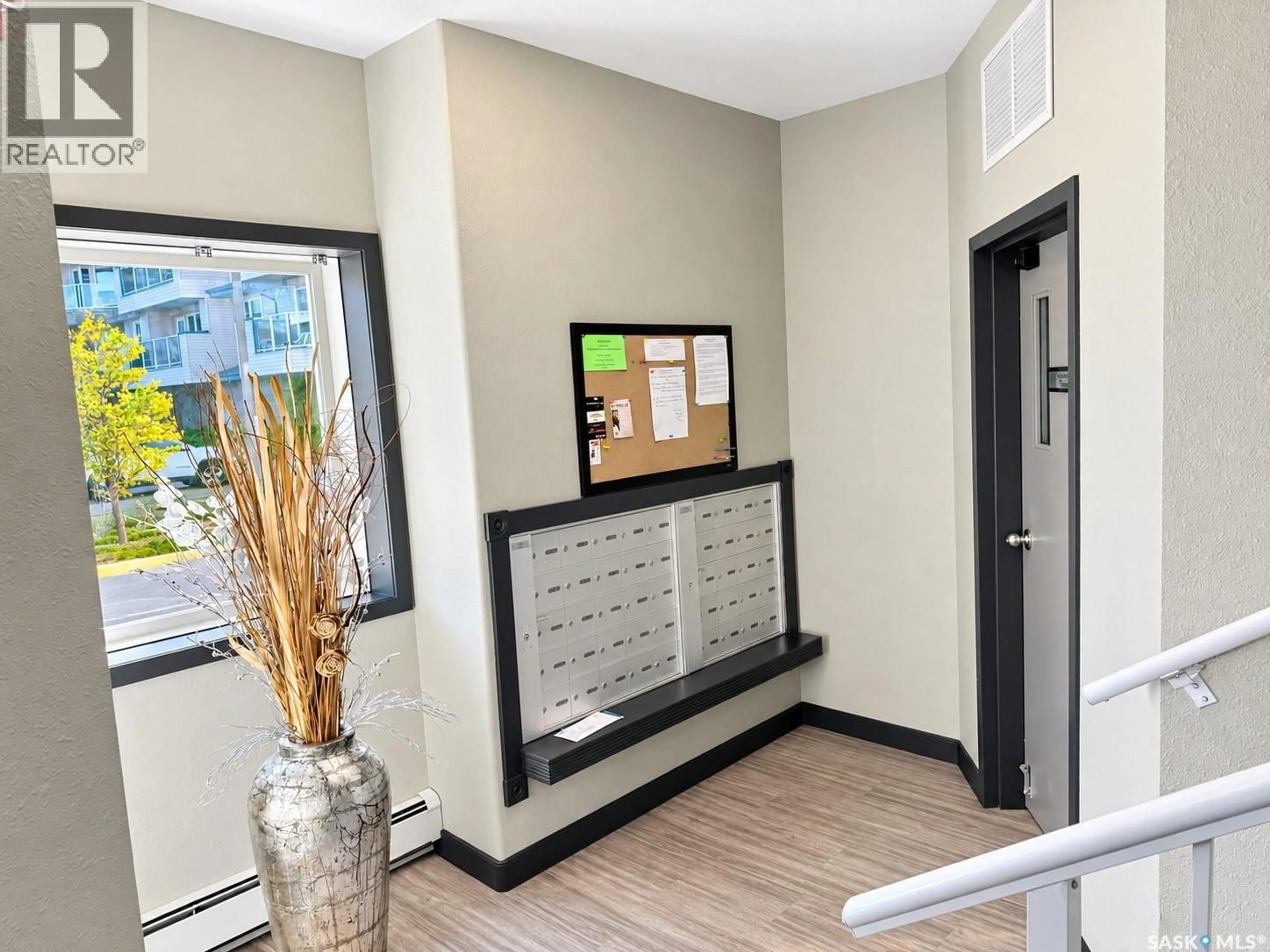 Indoor foyer for 205 - 2341 WINDSOR PARK ROAD, Regina Saskatchewan S4V1R7