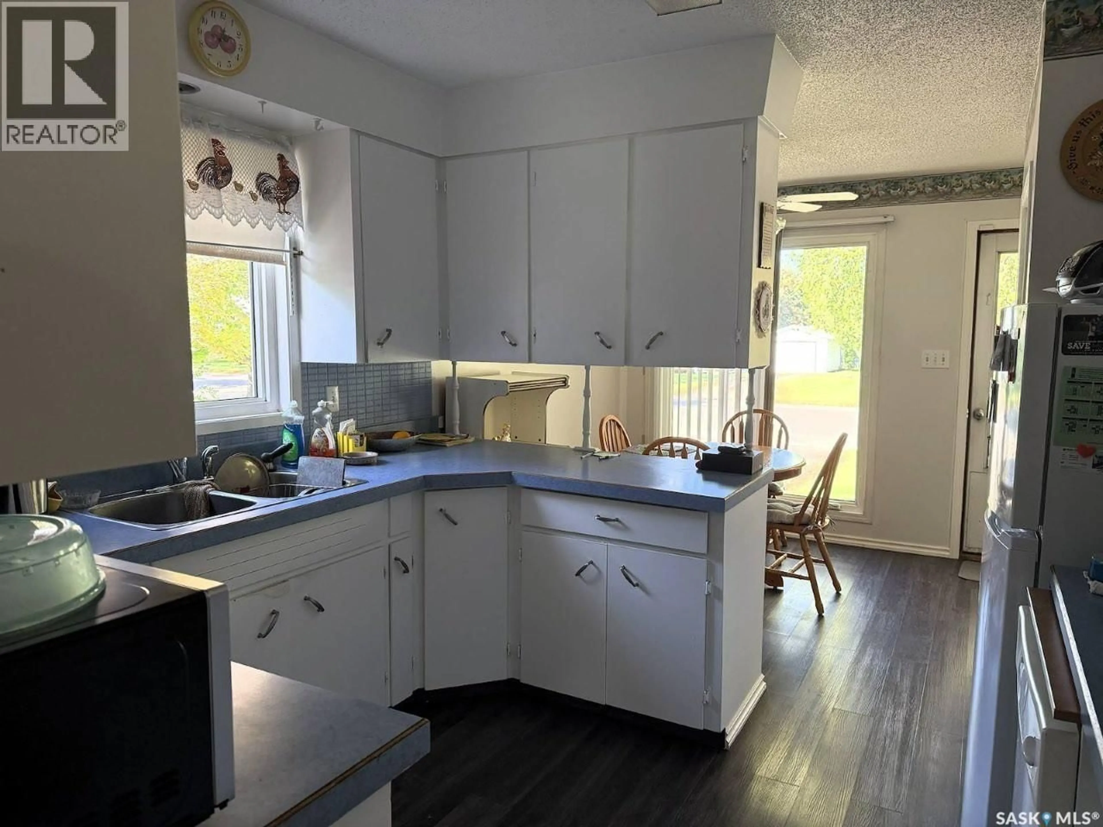Standard kitchen, unknown for 433-435 25TH STREET, Prince Albert Saskatchewan S6V1T3