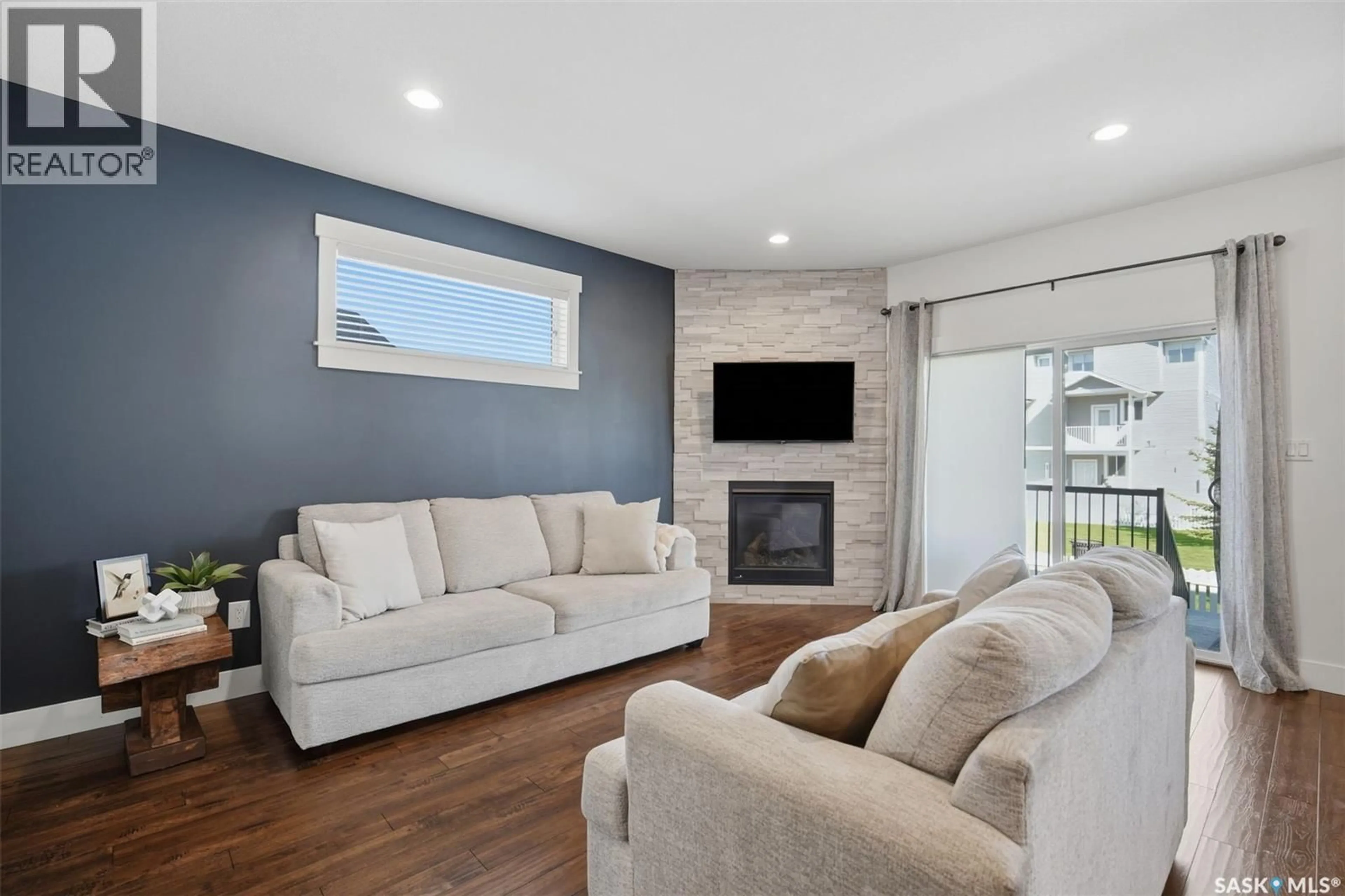 Living room with furniture, wood/laminate floor for 24 800 ST ANDREWS LANE, Warman Saskatchewan S0K4S4