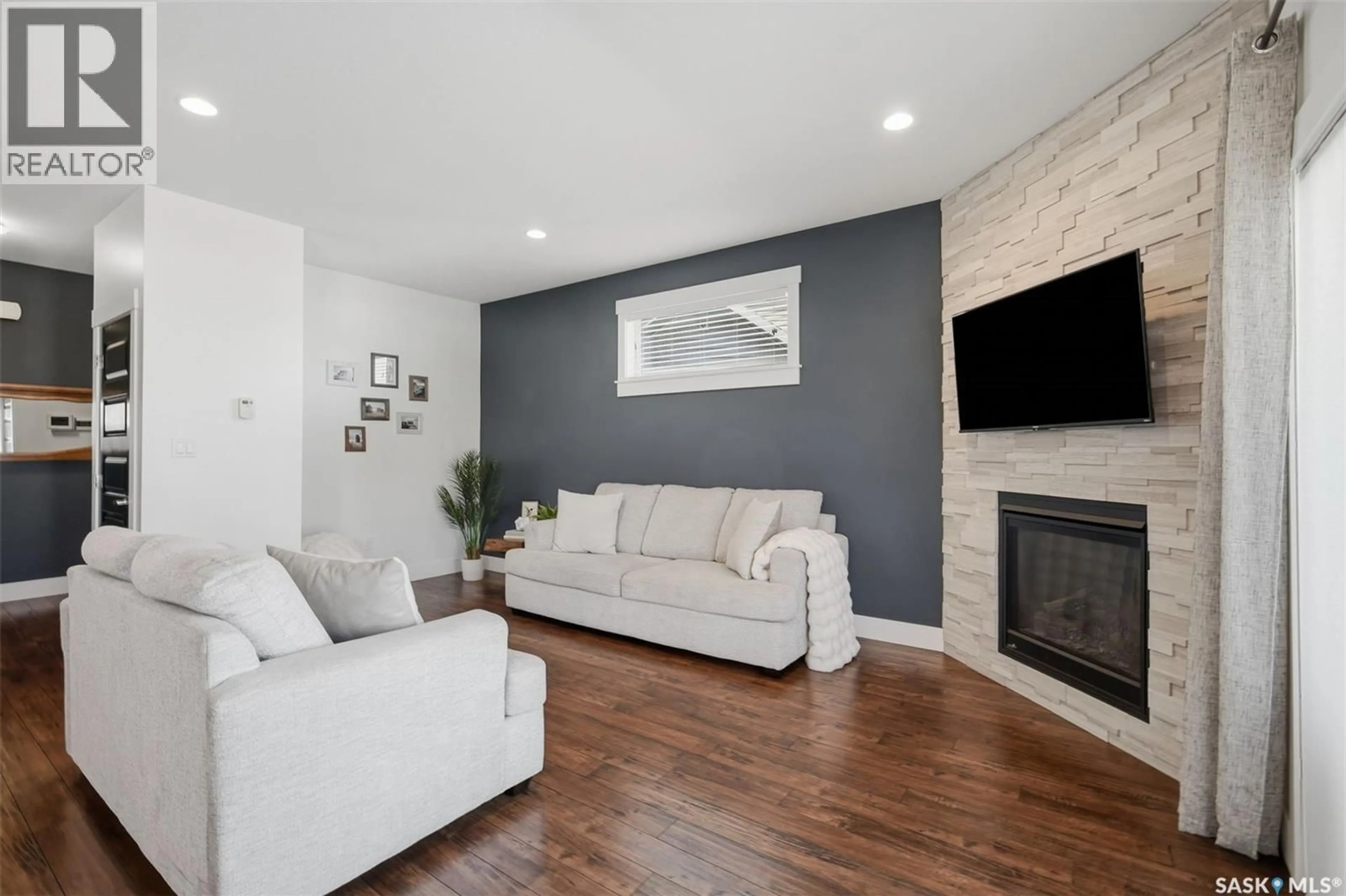 Living room with furniture, unknown for 24 800 ST ANDREWS LANE, Warman Saskatchewan S0K4S4