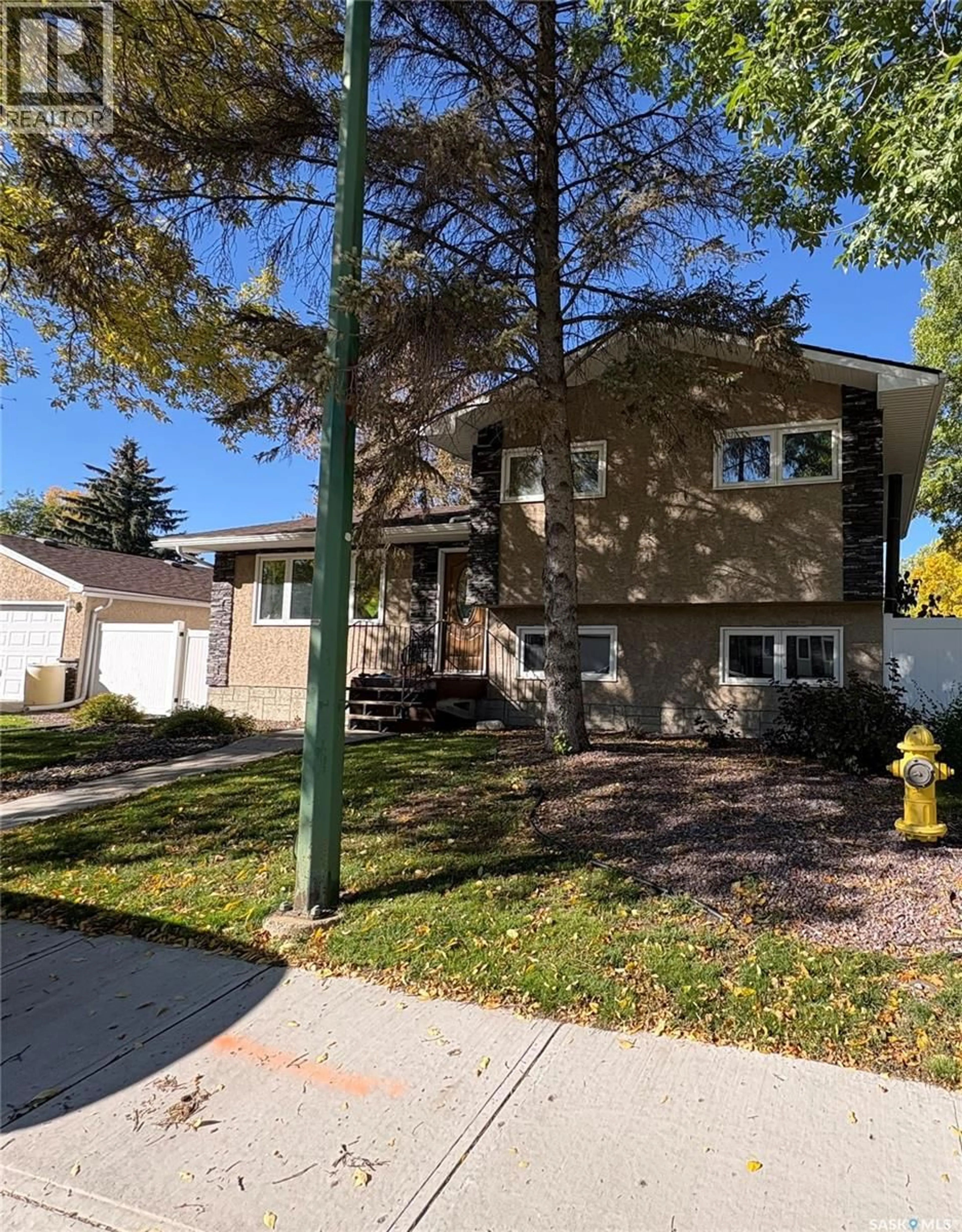 Home with vinyl exterior material, street for 147 FUHRMANN CRESCENT, Regina Saskatchewan S4R7W2
