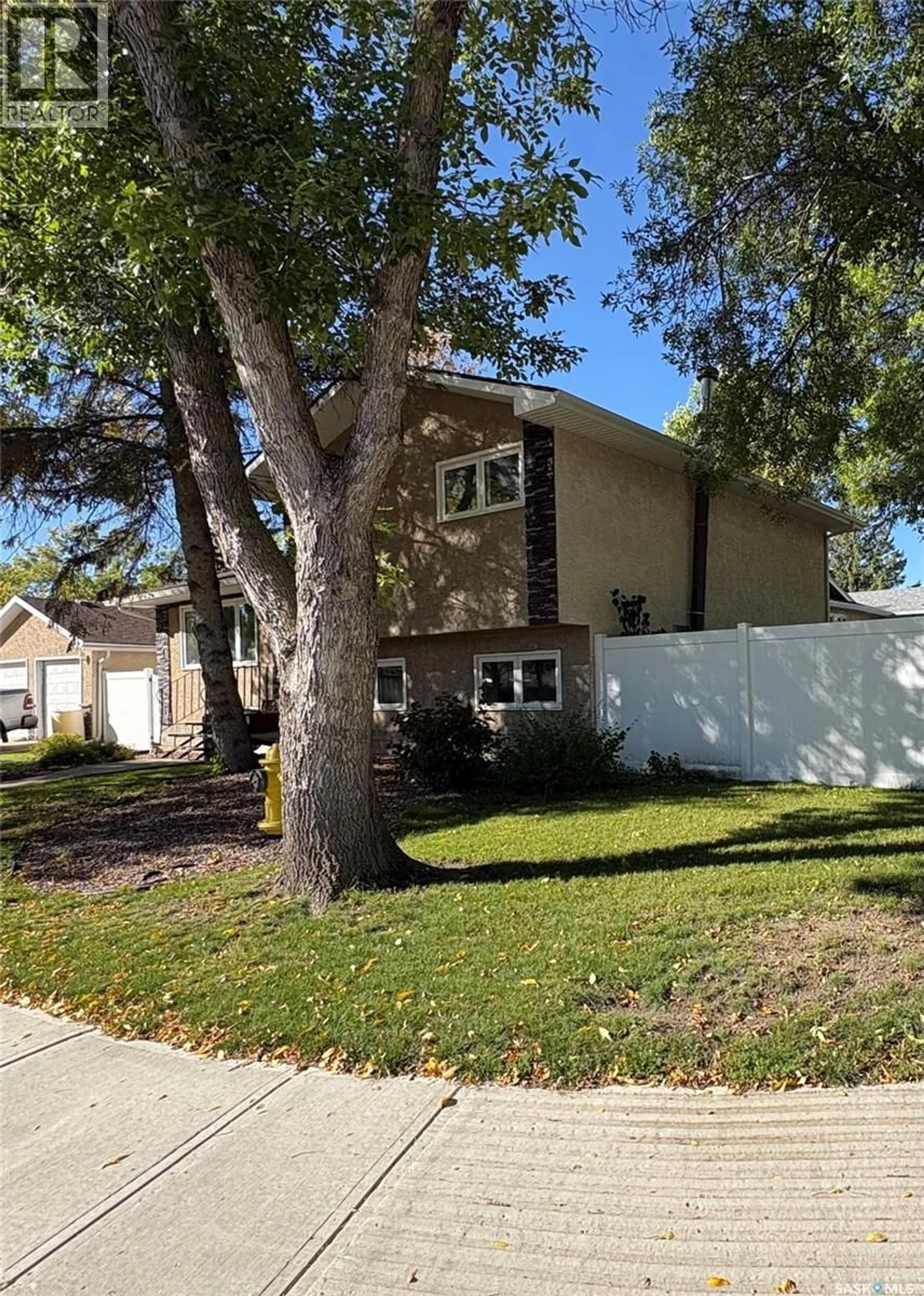 Home with vinyl exterior material, street for 147 FUHRMANN CRESCENT, Regina Saskatchewan S4R7W2