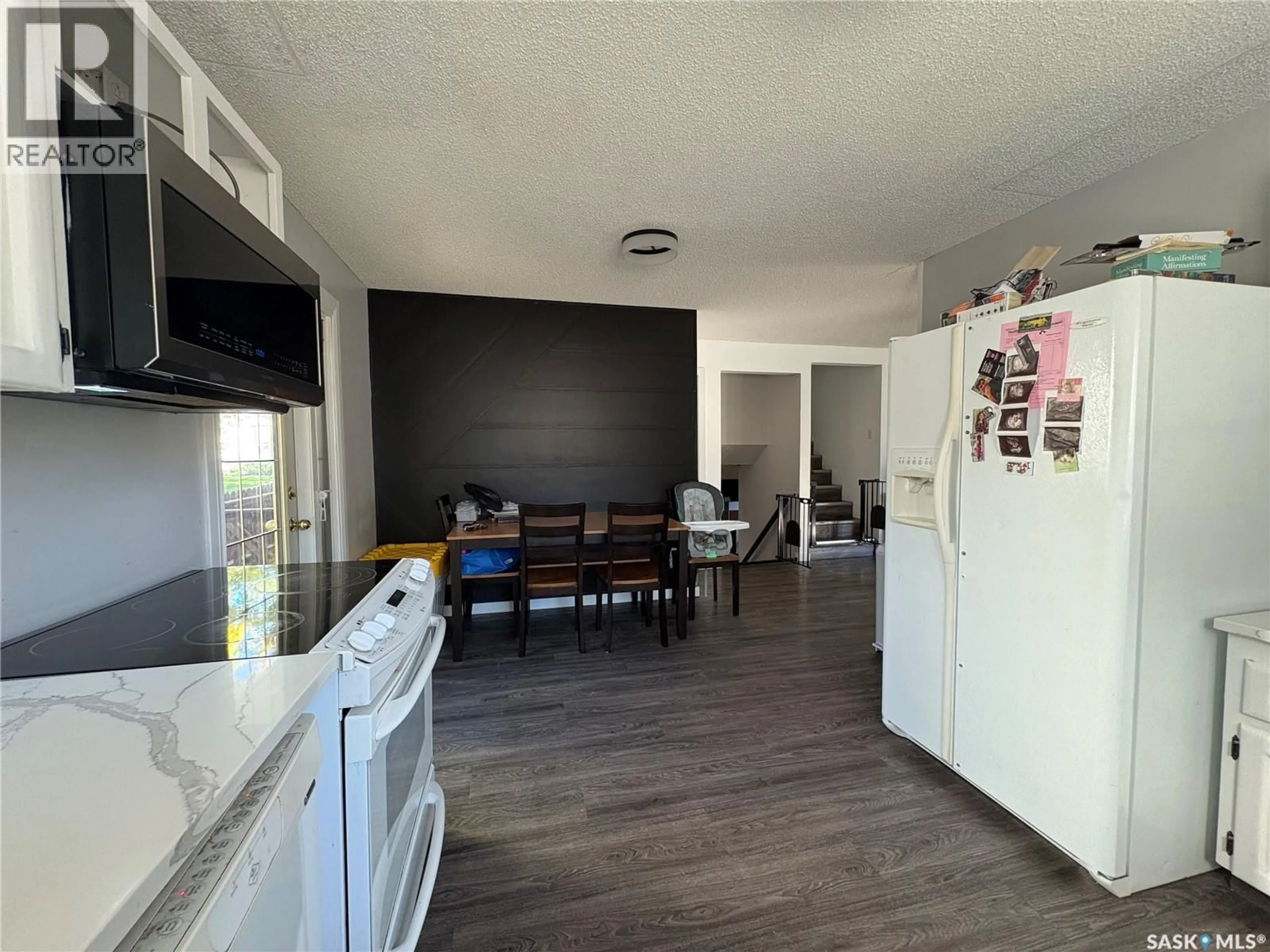 Open concept kitchen, unknown for 147 FUHRMANN CRESCENT, Regina Saskatchewan S4R7W2