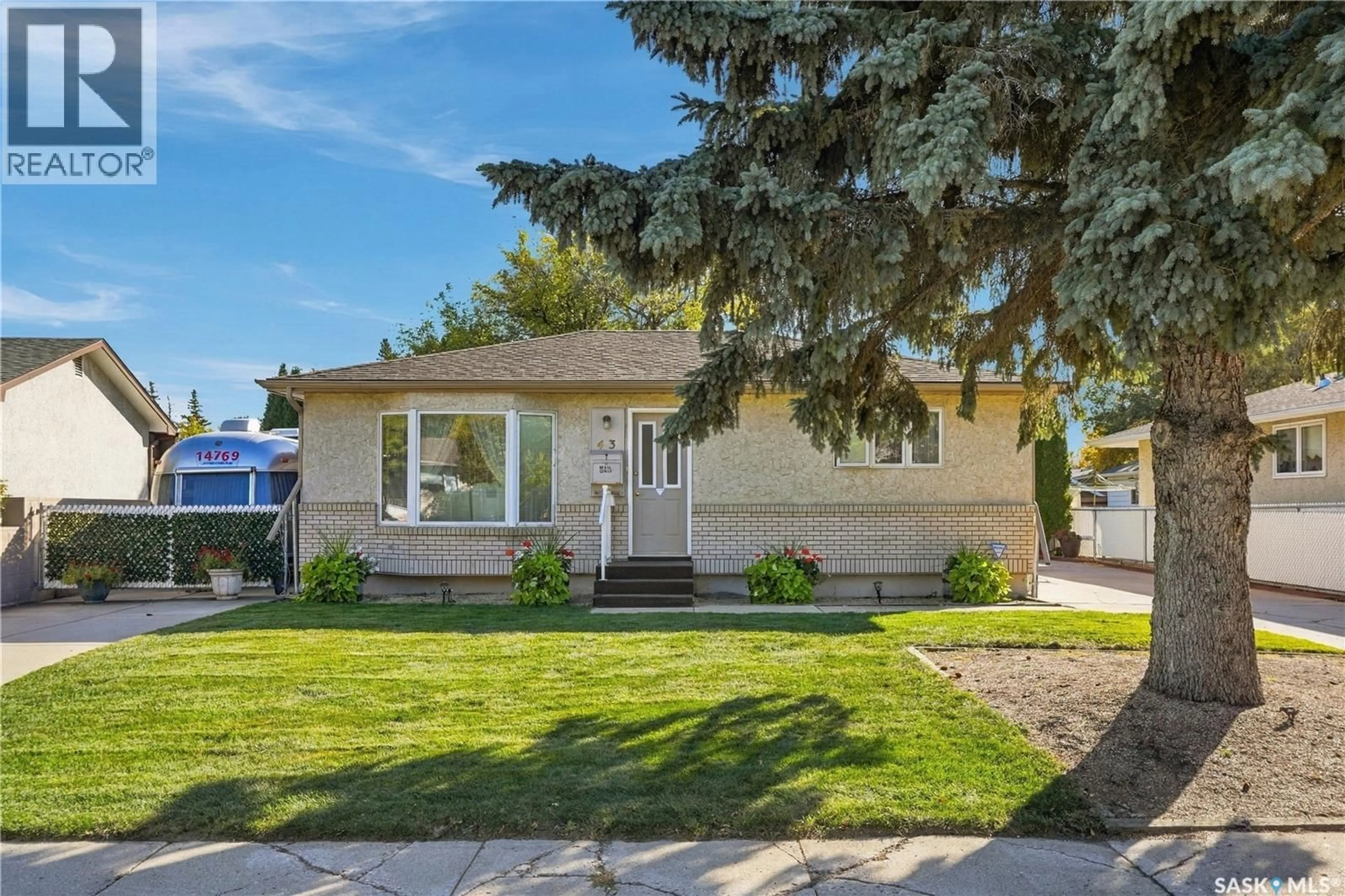 Home with vinyl exterior material, street for 43 WENTWORTH CRESCENT, Saskatoon Saskatchewan S7L4A8