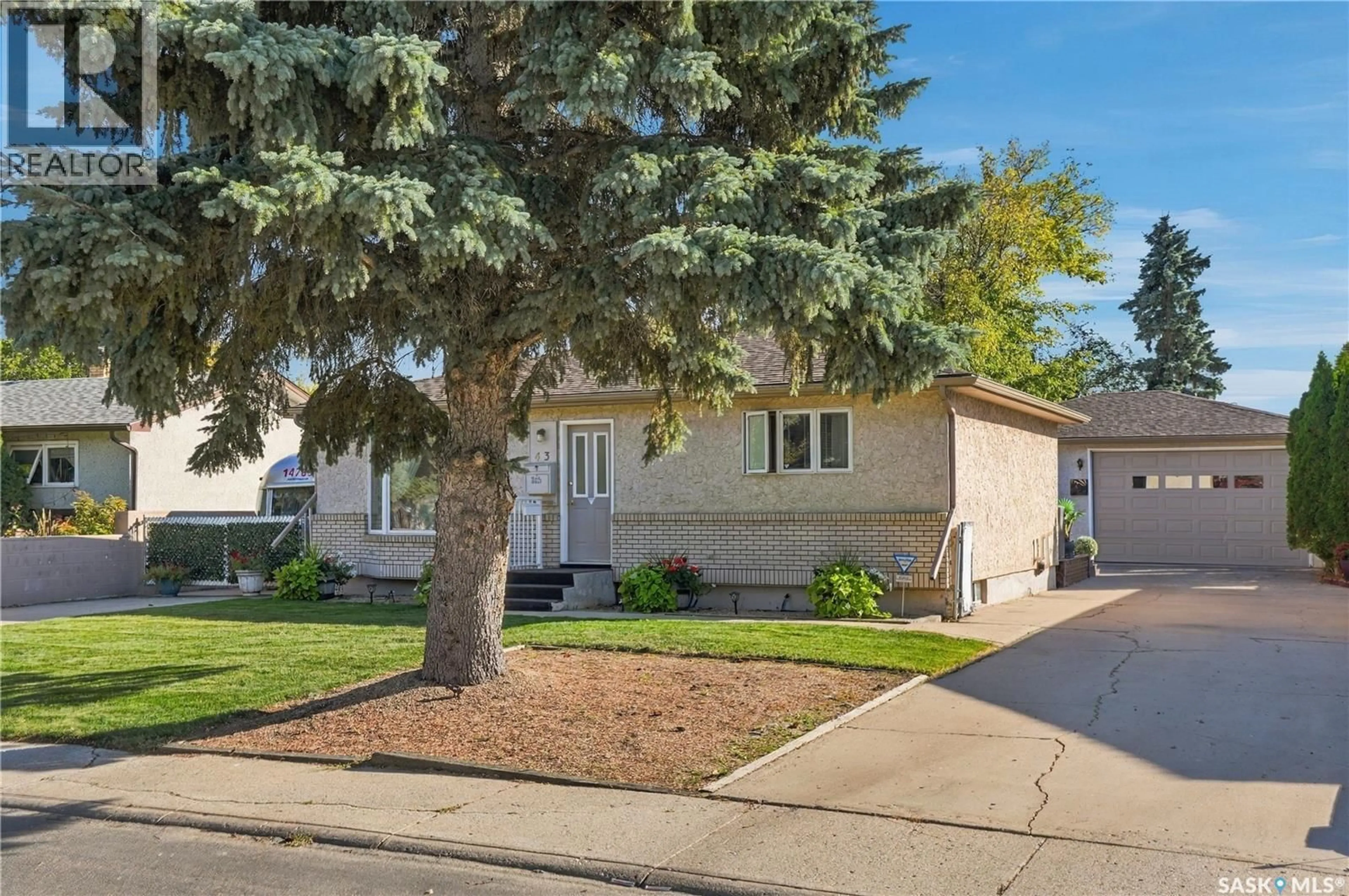 Home with vinyl exterior material, street for 43 WENTWORTH CRESCENT, Saskatoon Saskatchewan S7L4A8