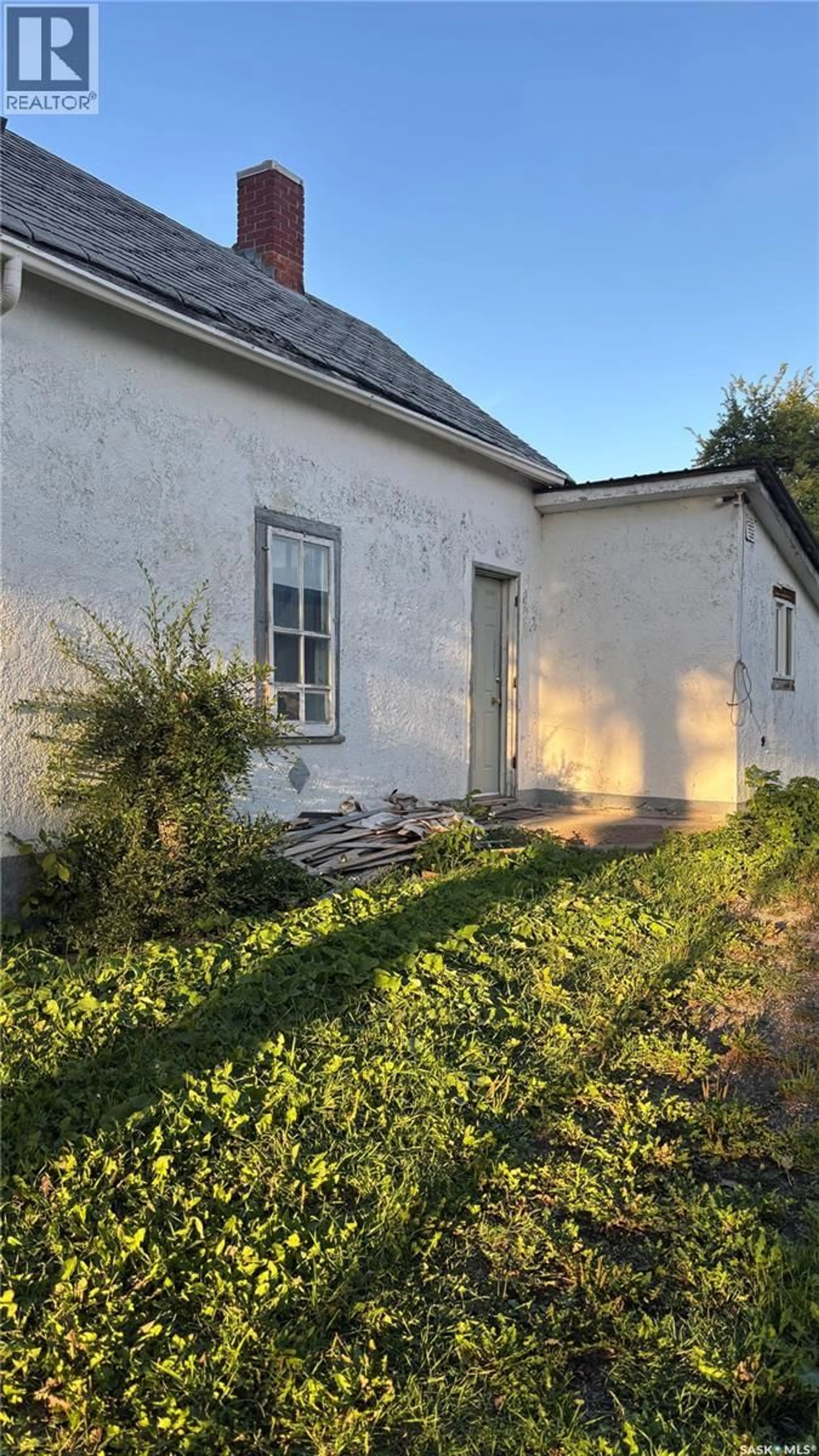 A pic from outside/outdoor area/front of a property/back of a property/a pic from drone, street for 153 MYRTLE AVENUE, Yorkton Saskatchewan S3N0E3