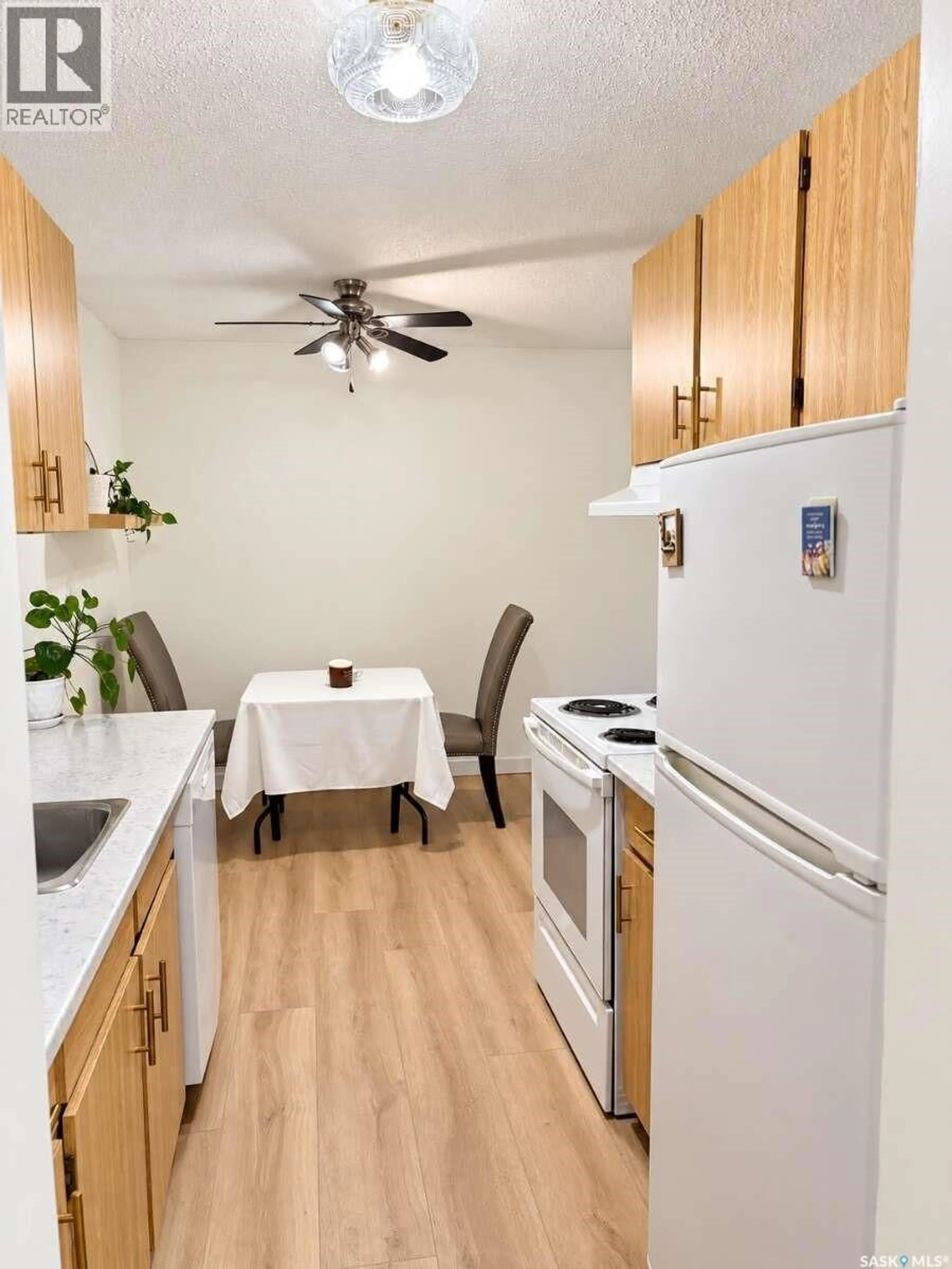 Standard kitchen, unknown for 310 - 134 STILLWATER DRIVE, Saskatoon Saskatchewan S7J4H7