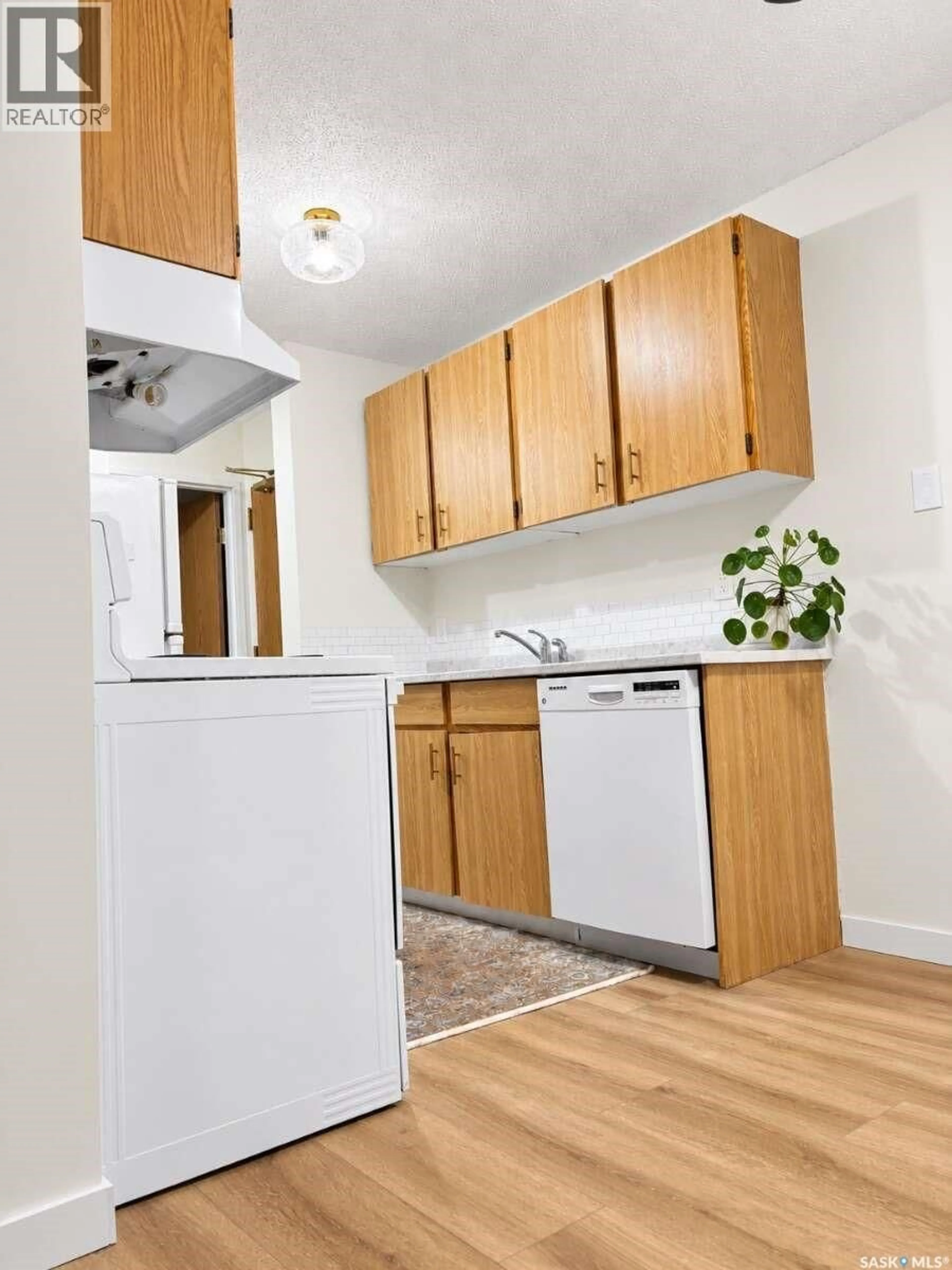 Standard kitchen, wood/laminate floor for 310 - 134 STILLWATER DRIVE, Saskatoon Saskatchewan S7J4H7