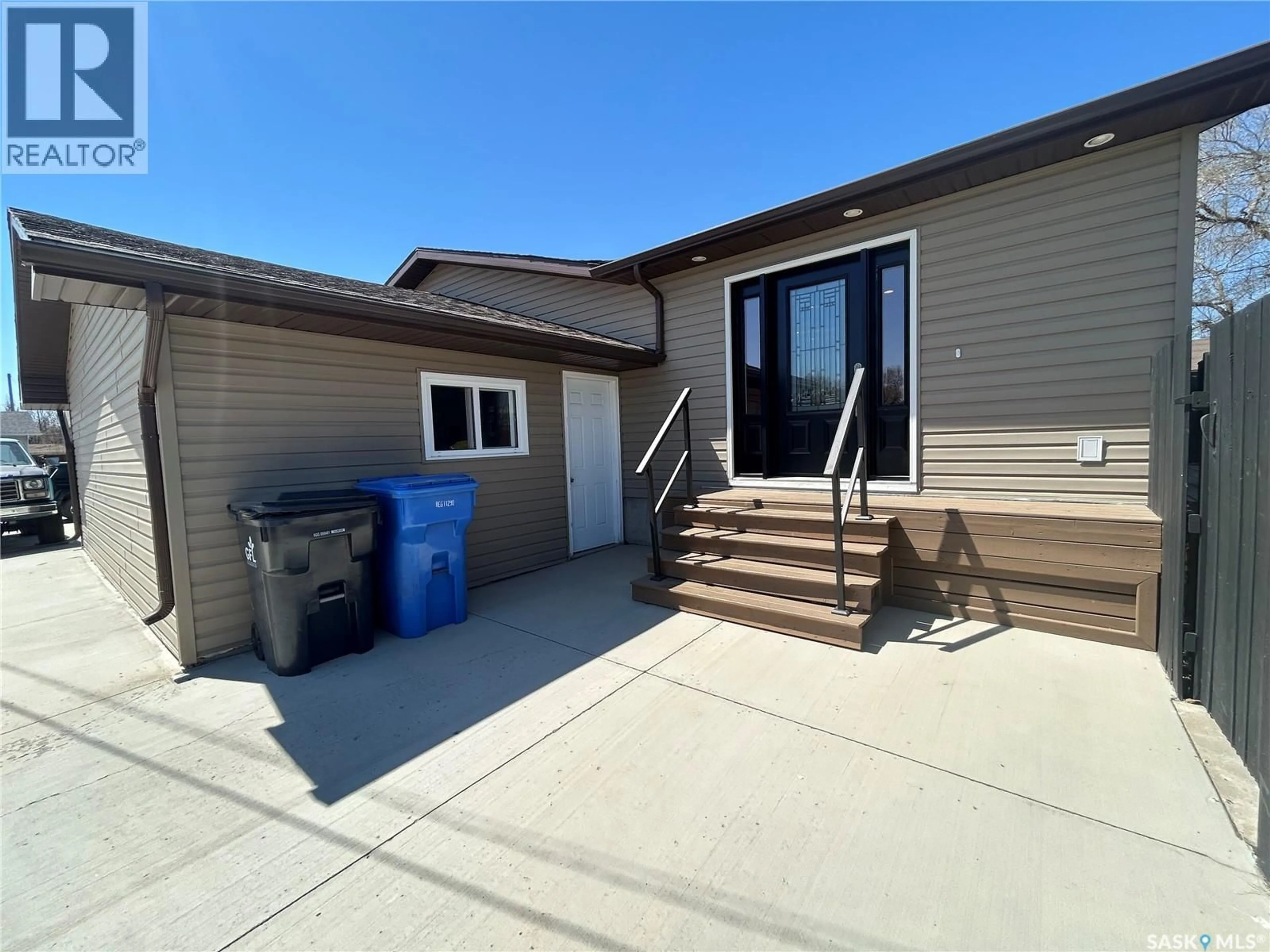 Home with vinyl exterior material, unknown for 1613 DIEPPE CRESCENT, Estevan Saskatchewan S4A1W8