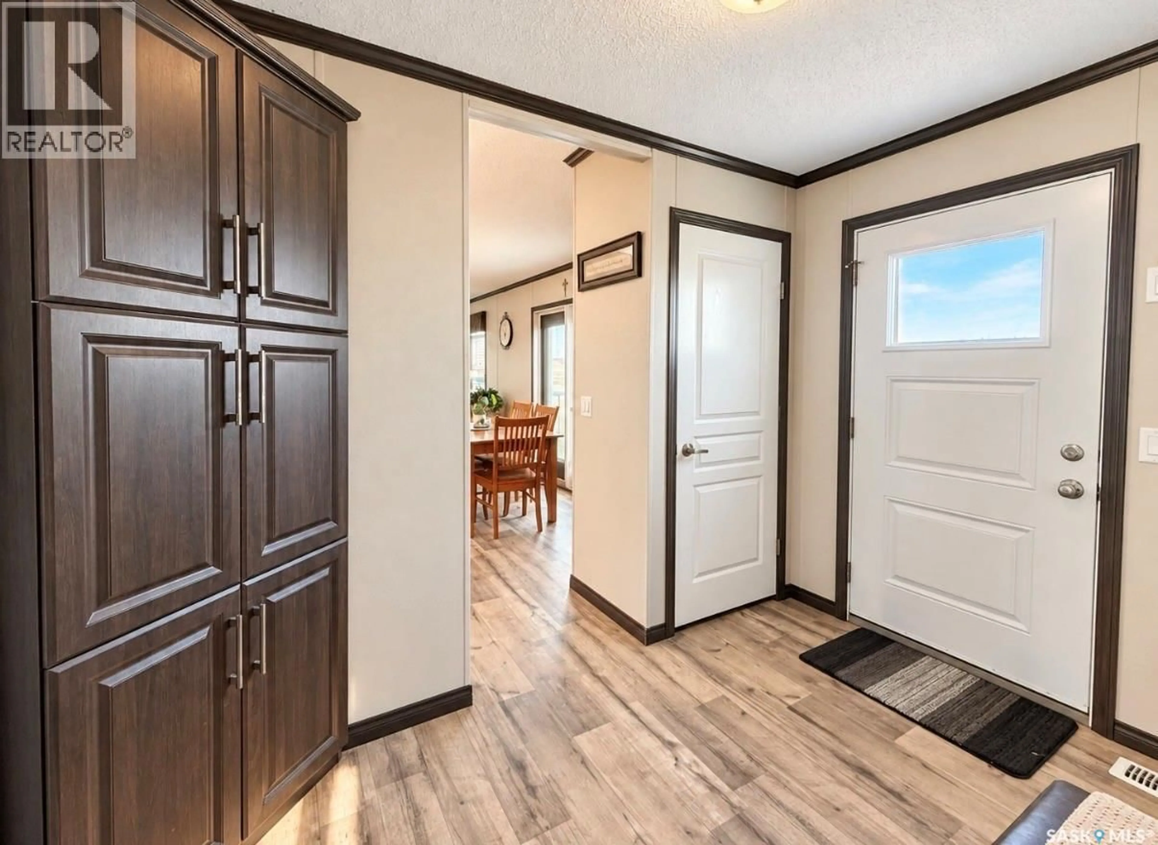 Indoor entryway for 190 PRAIRIE SUN COURT, Swift Current Saskatchewan S9H3X6