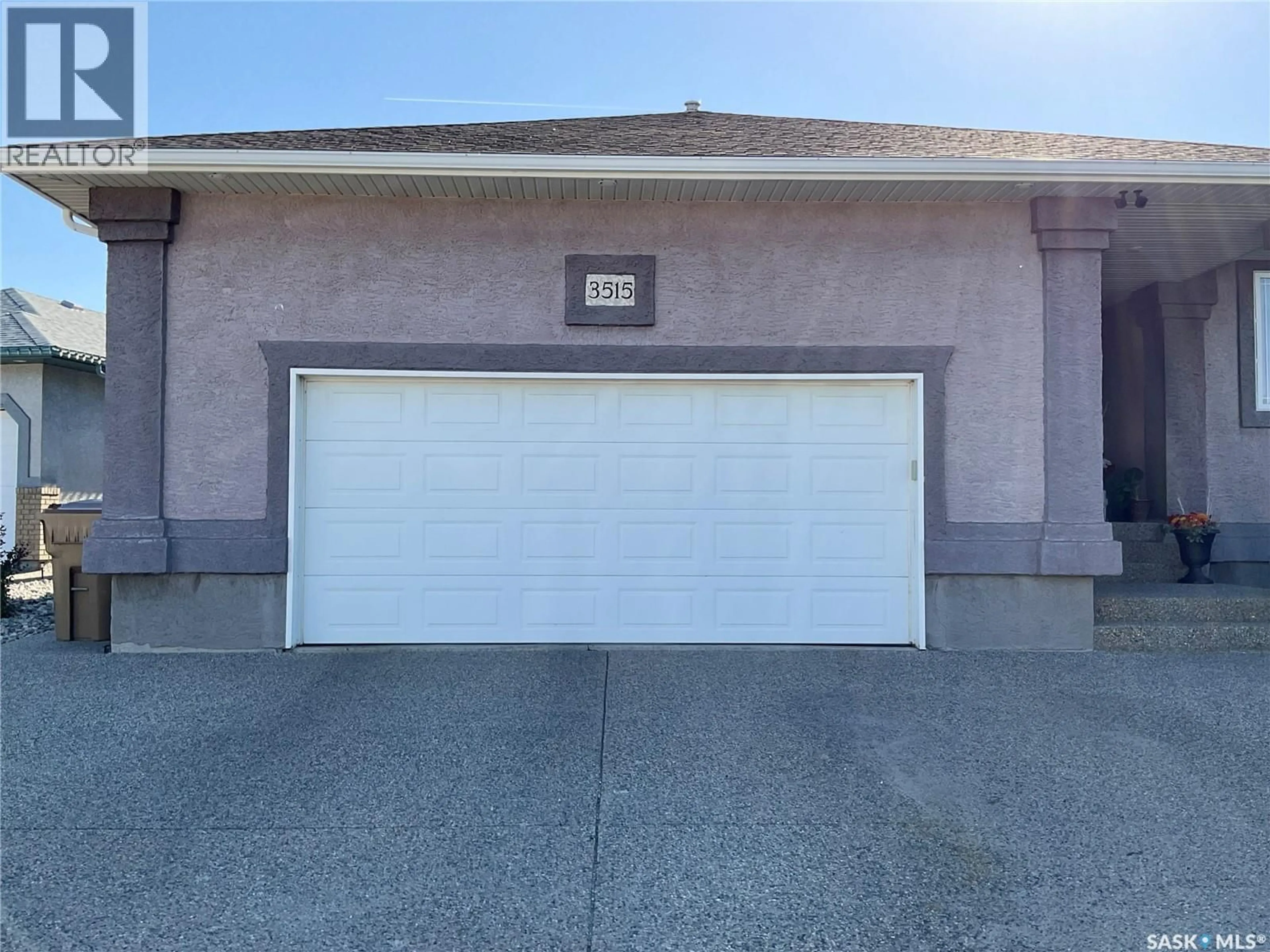 Indoor garage for E - 3515 BISHOP CRESCENT, Regina Saskatchewan S4Z1A6