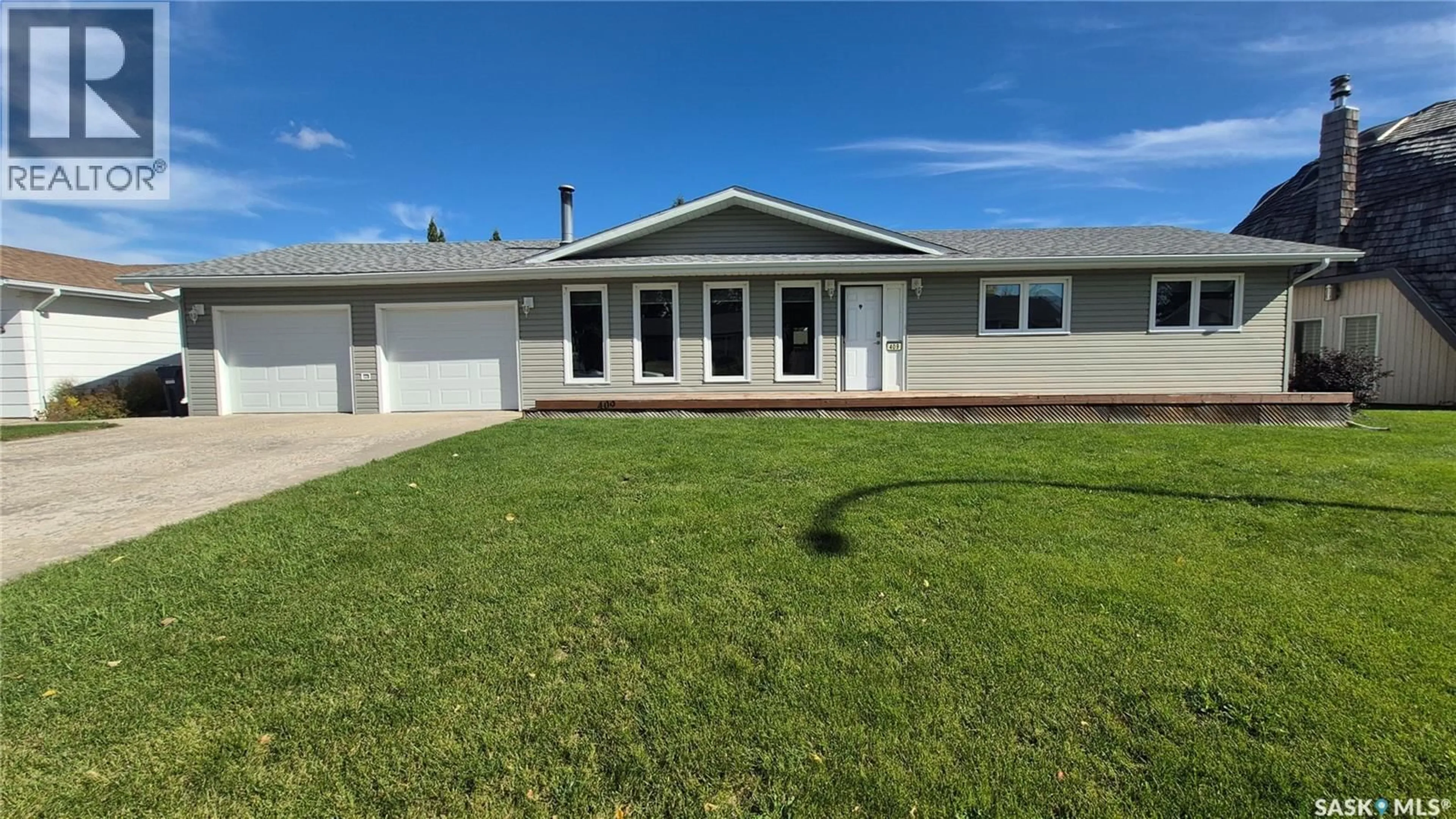 Home with vinyl exterior material, street for 409 HERMAN CRESCENT, Davidson Saskatchewan S0G1A0