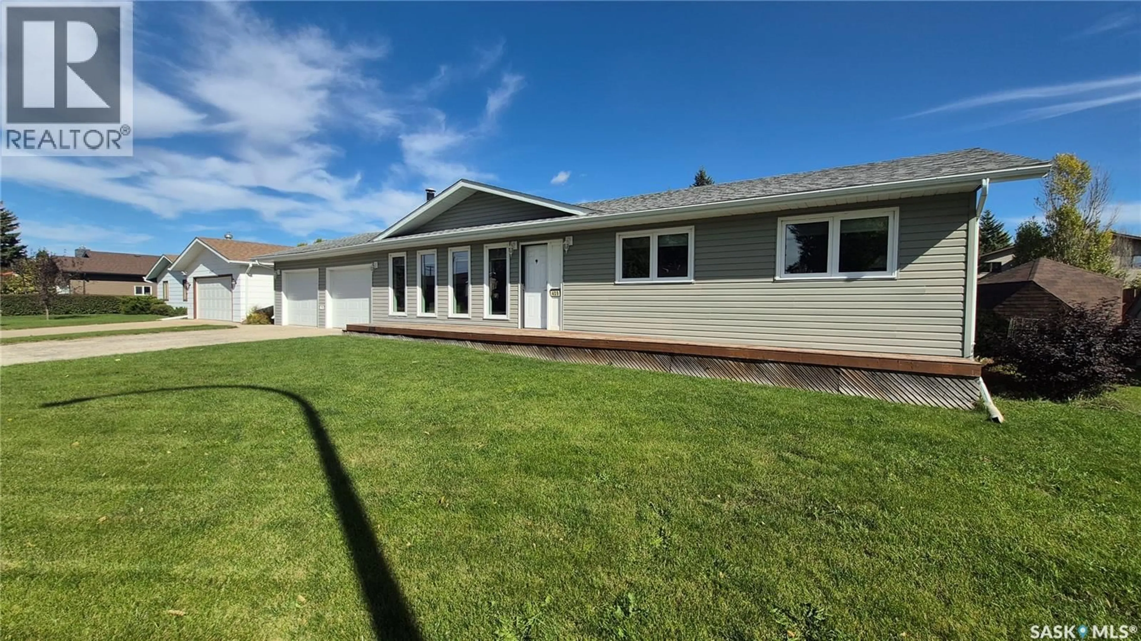 A pic from outside/outdoor area/front of a property/back of a property/a pic from drone, unknown for 409 HERMAN CRESCENT, Davidson Saskatchewan S0G1A0