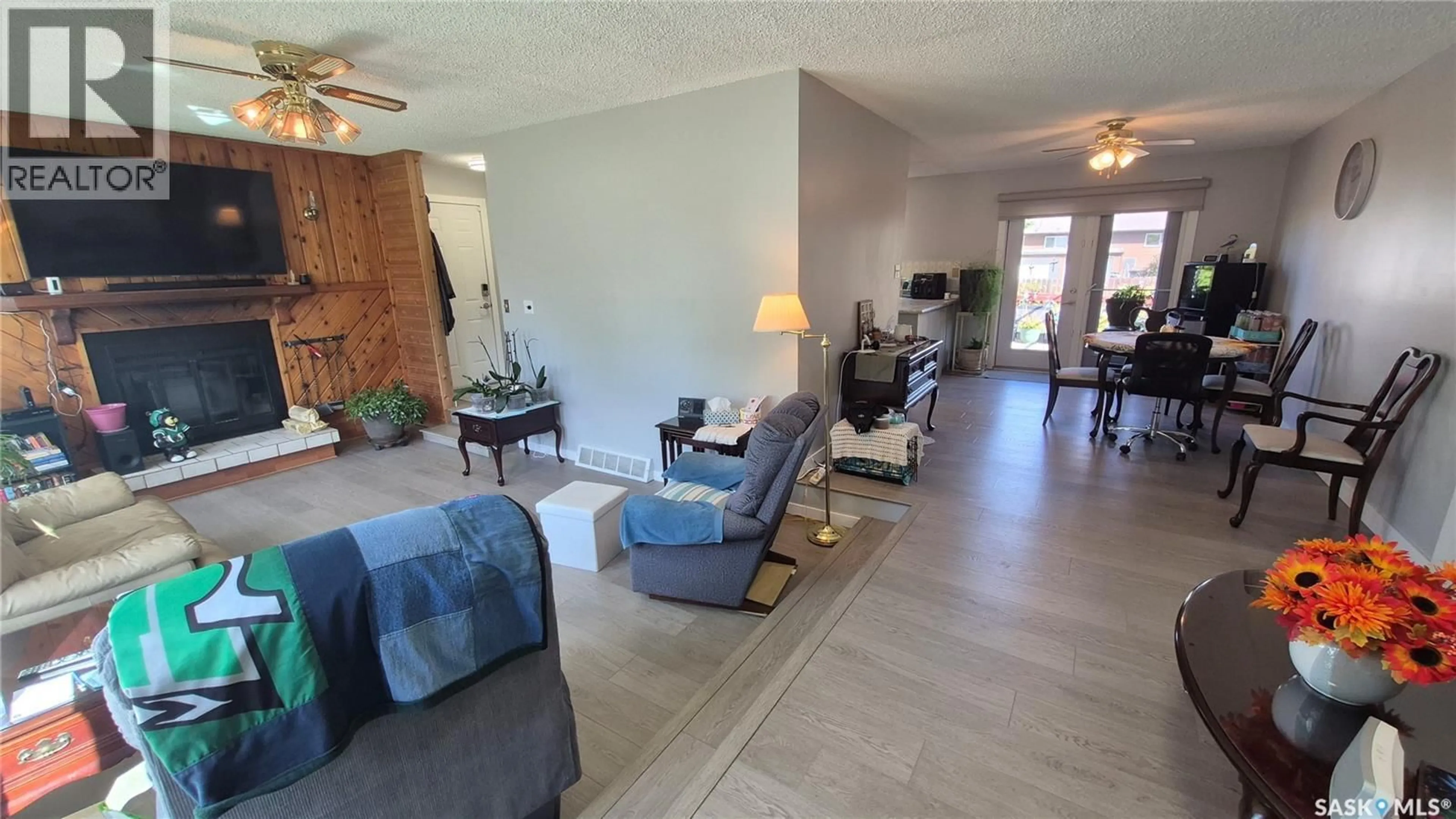 Living room with furniture, unknown for 409 HERMAN CRESCENT, Davidson Saskatchewan S0G1A0