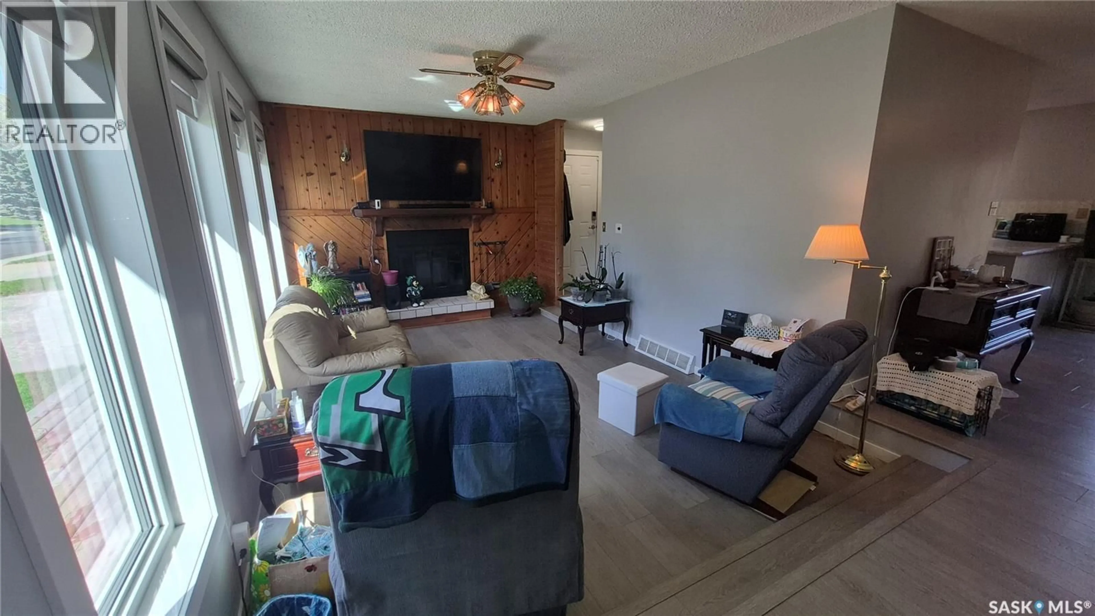 Living room with furniture, unknown for 409 HERMAN CRESCENT, Davidson Saskatchewan S0G1A0