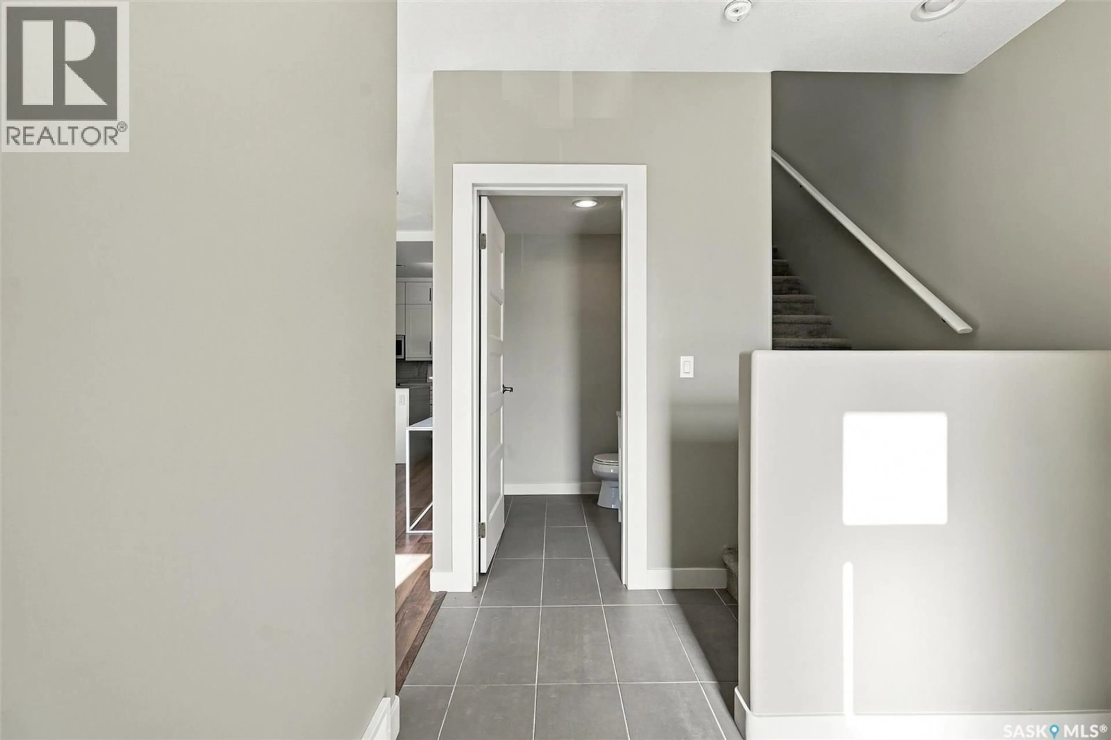 Indoor entryway for 24 103 WILLIS CRESCENT, Saskatoon Saskatchewan S7T0X9