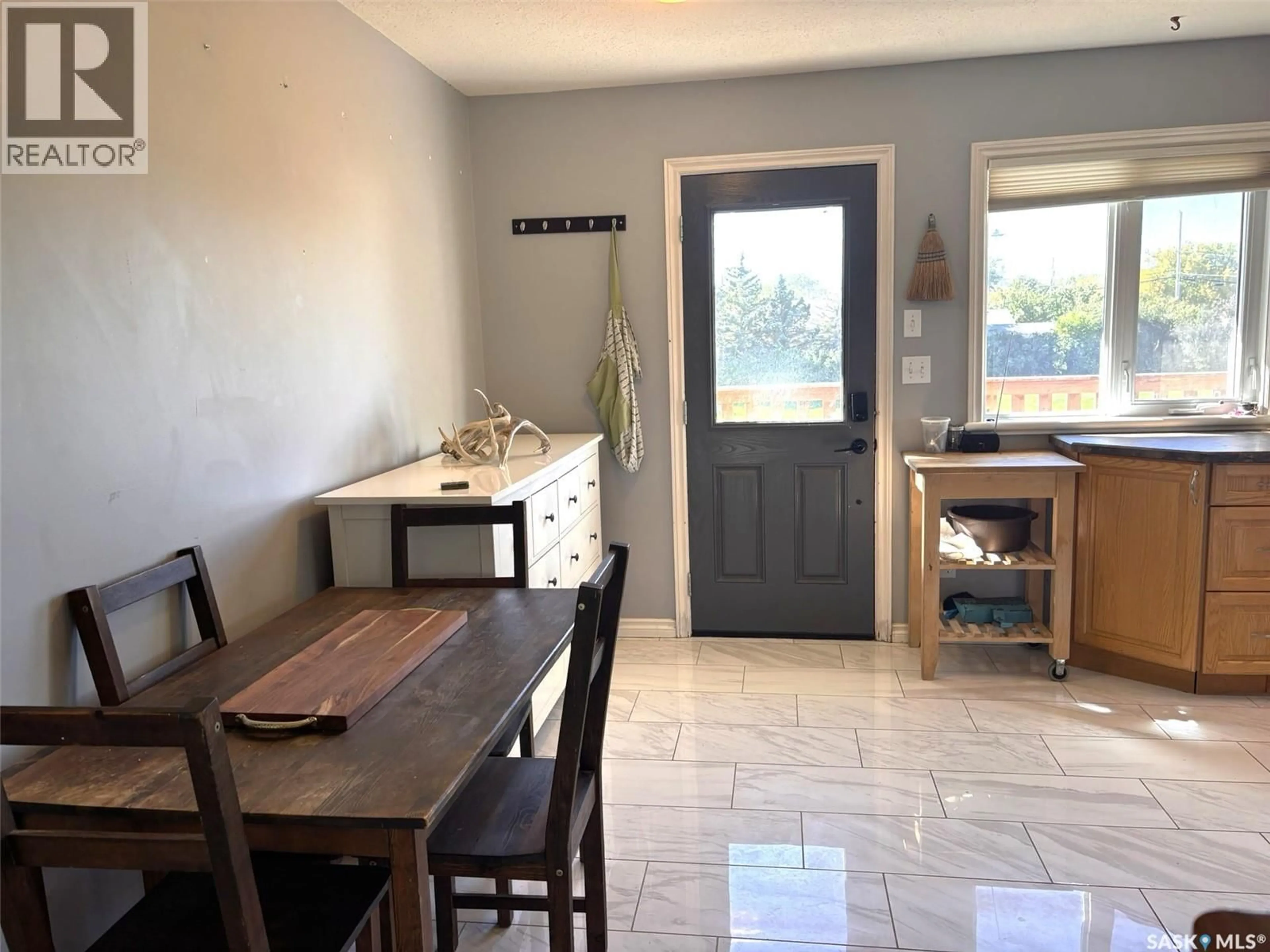 Dining room, unknown for 702 2ND STREET, Hanley Saskatchewan S0G2E0