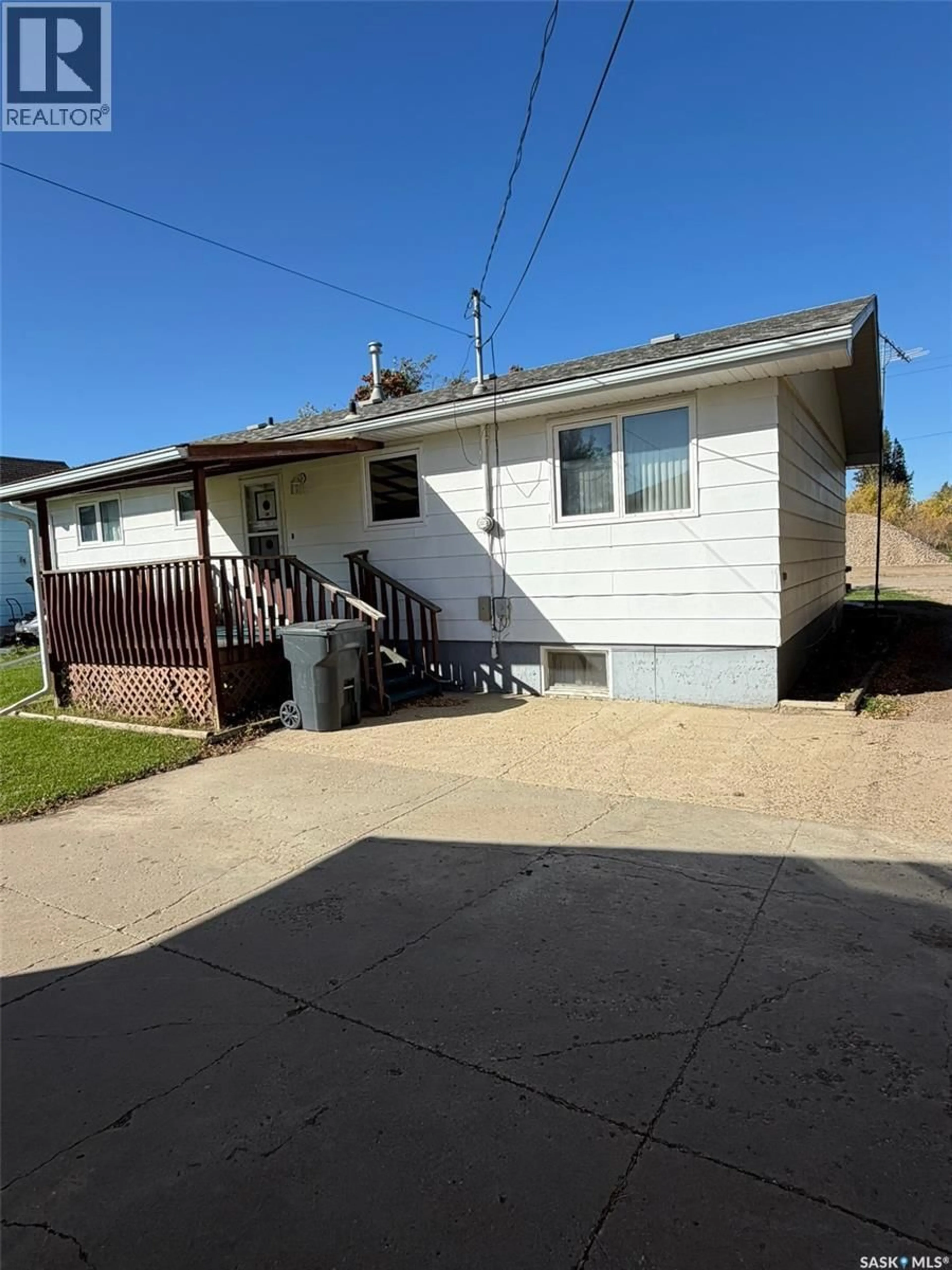 Home with vinyl exterior material, street for 141 RAILWAY AVENUE, Norquay Saskatchewan S0A2V0