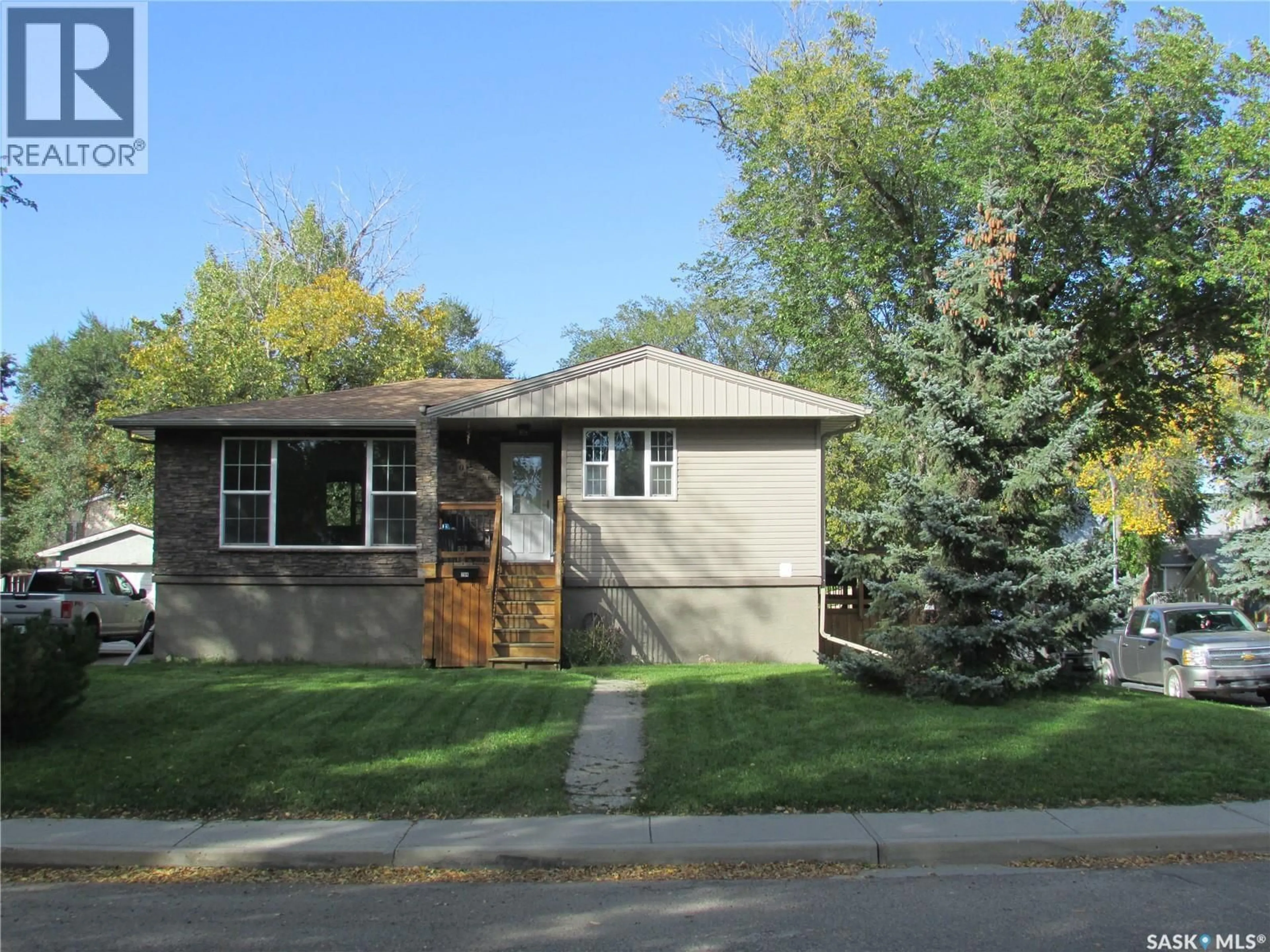 Home with vinyl exterior material, street for 204 19TH AVENUE, Regina Saskatchewan S4N1N1