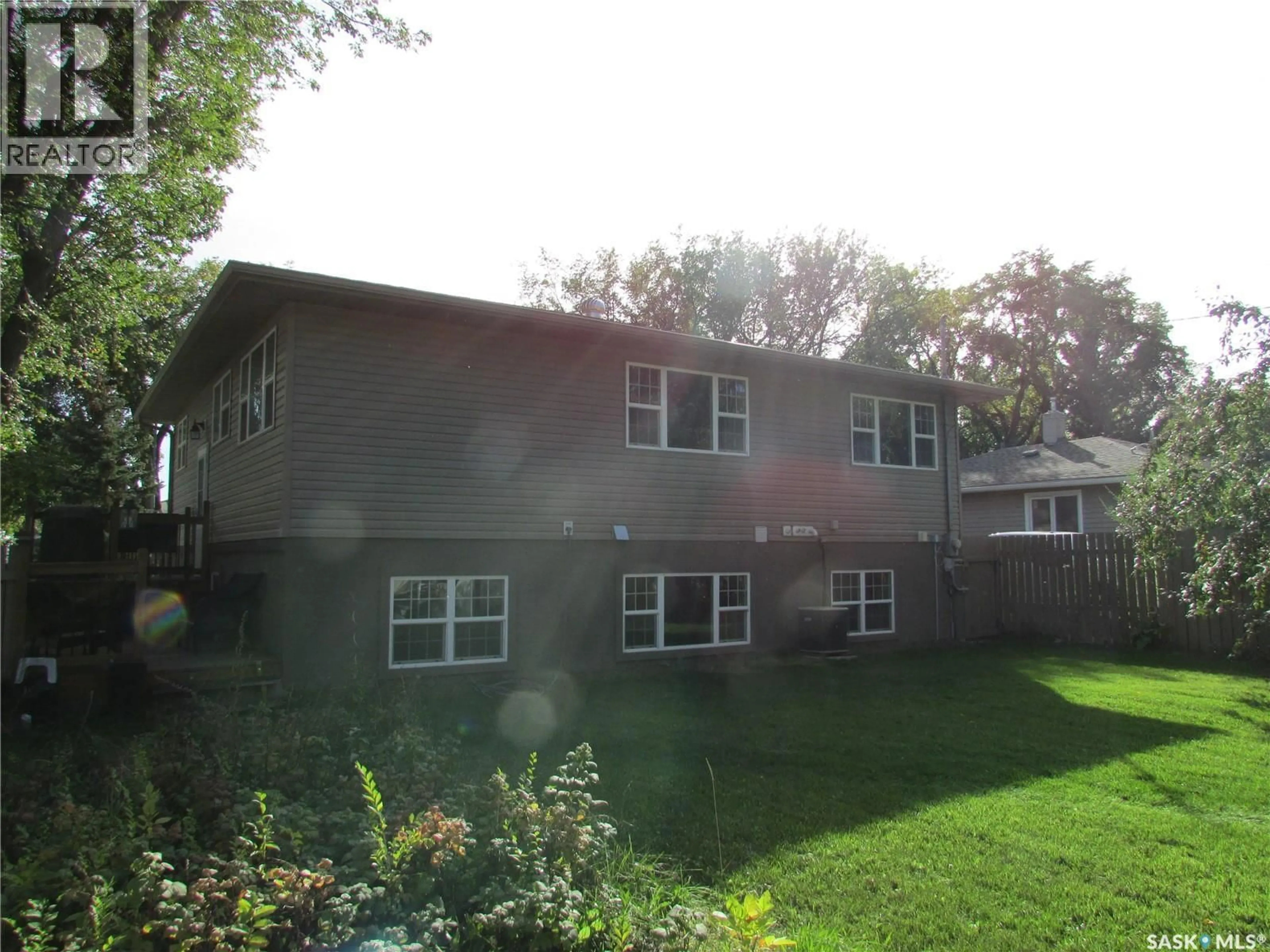 Home with vinyl exterior material, building for 204 19TH AVENUE, Regina Saskatchewan S4N1N1