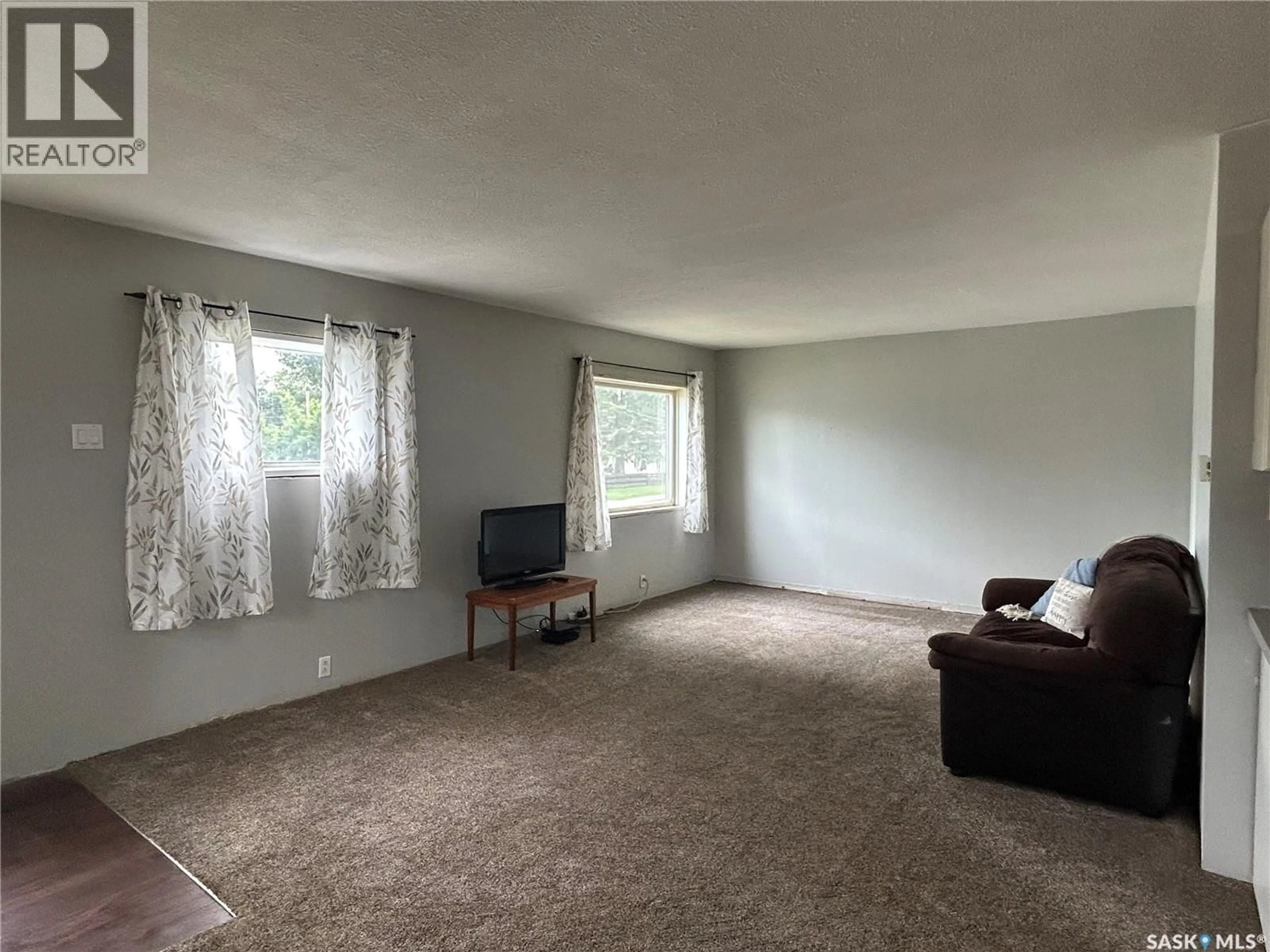 A pic of a room for 806 5TH AVENUE, Moose Jaw Saskatchewan S6H5W3