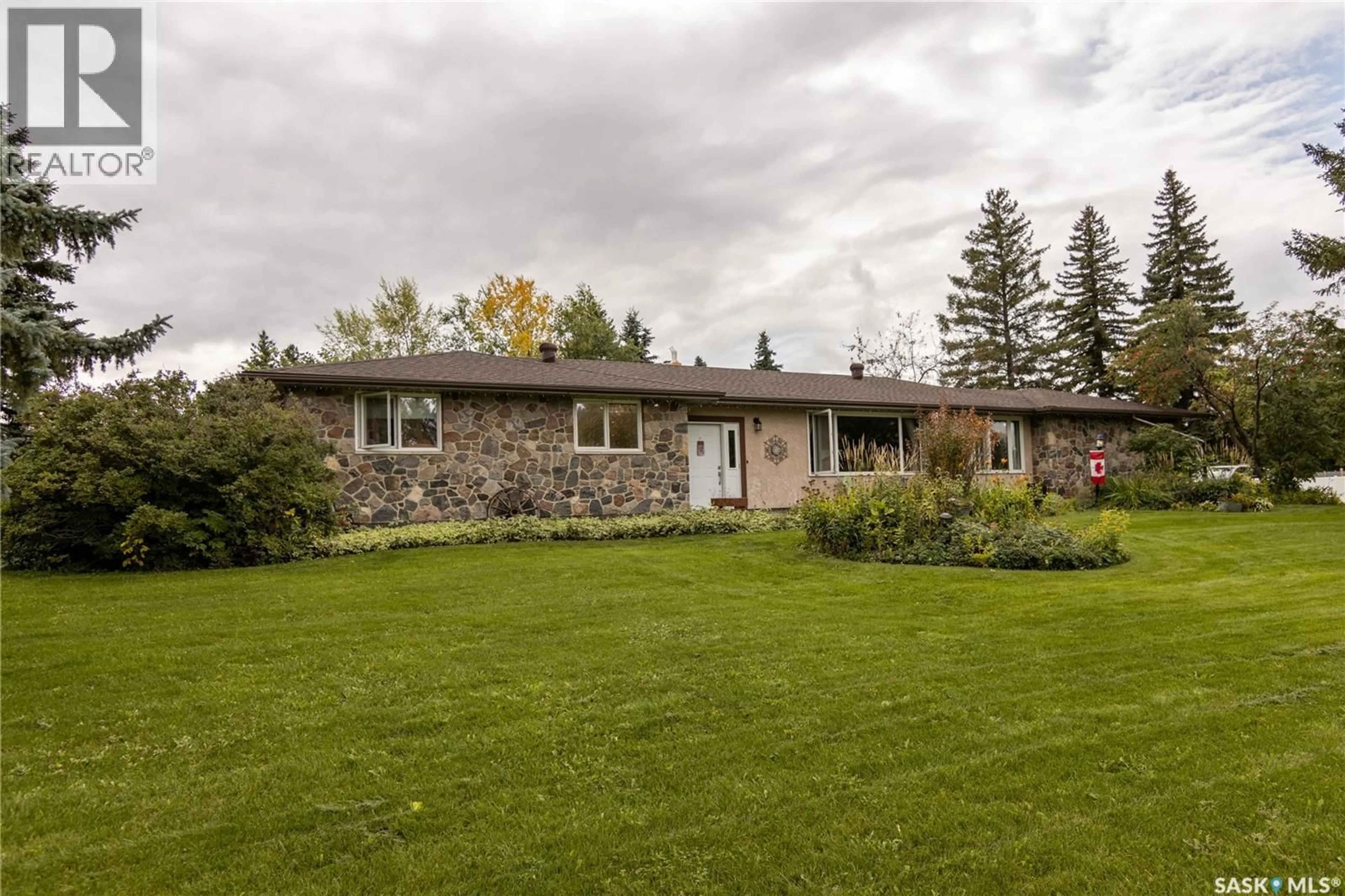 A pic from outside/outdoor area/front of a property/back of a property/a pic from drone, street for 517 EAST DRIVE, Esterhazy Saskatchewan S0A0X0