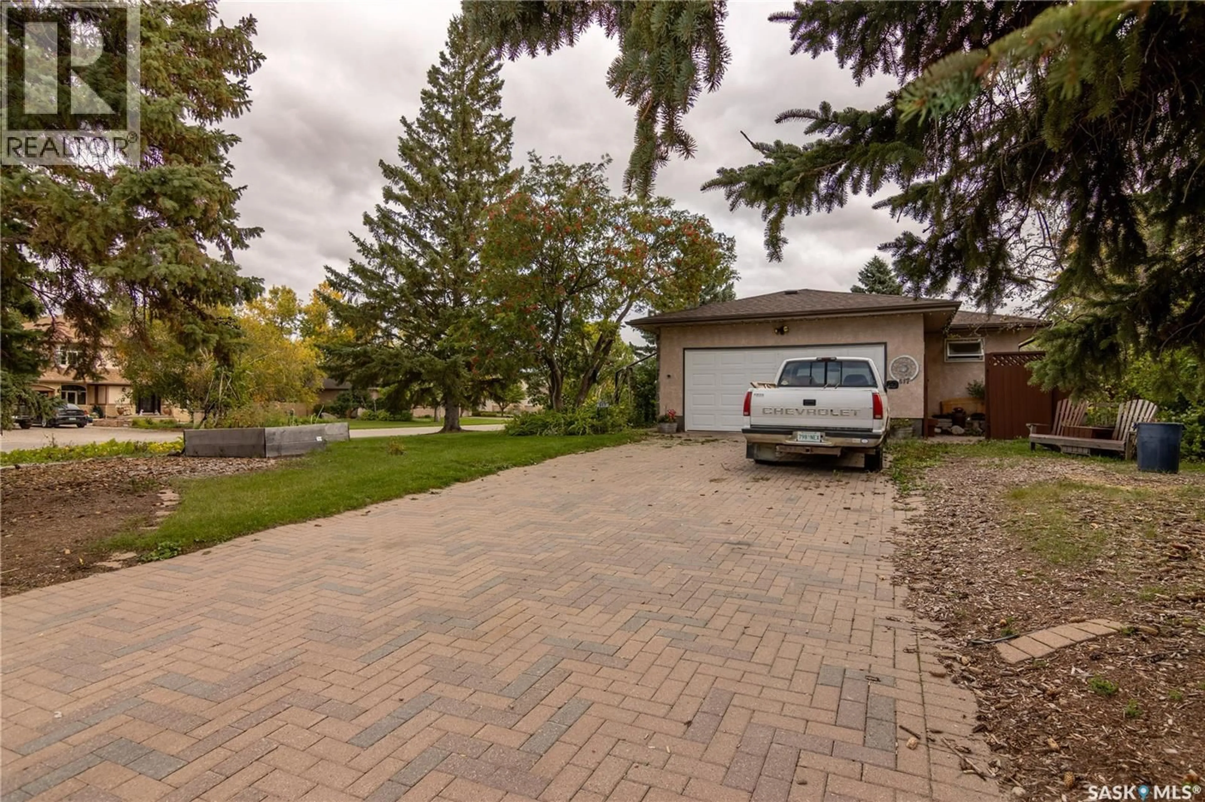 A pic from outside/outdoor area/front of a property/back of a property/a pic from drone, street for 517 EAST DRIVE, Esterhazy Saskatchewan S0A0X0