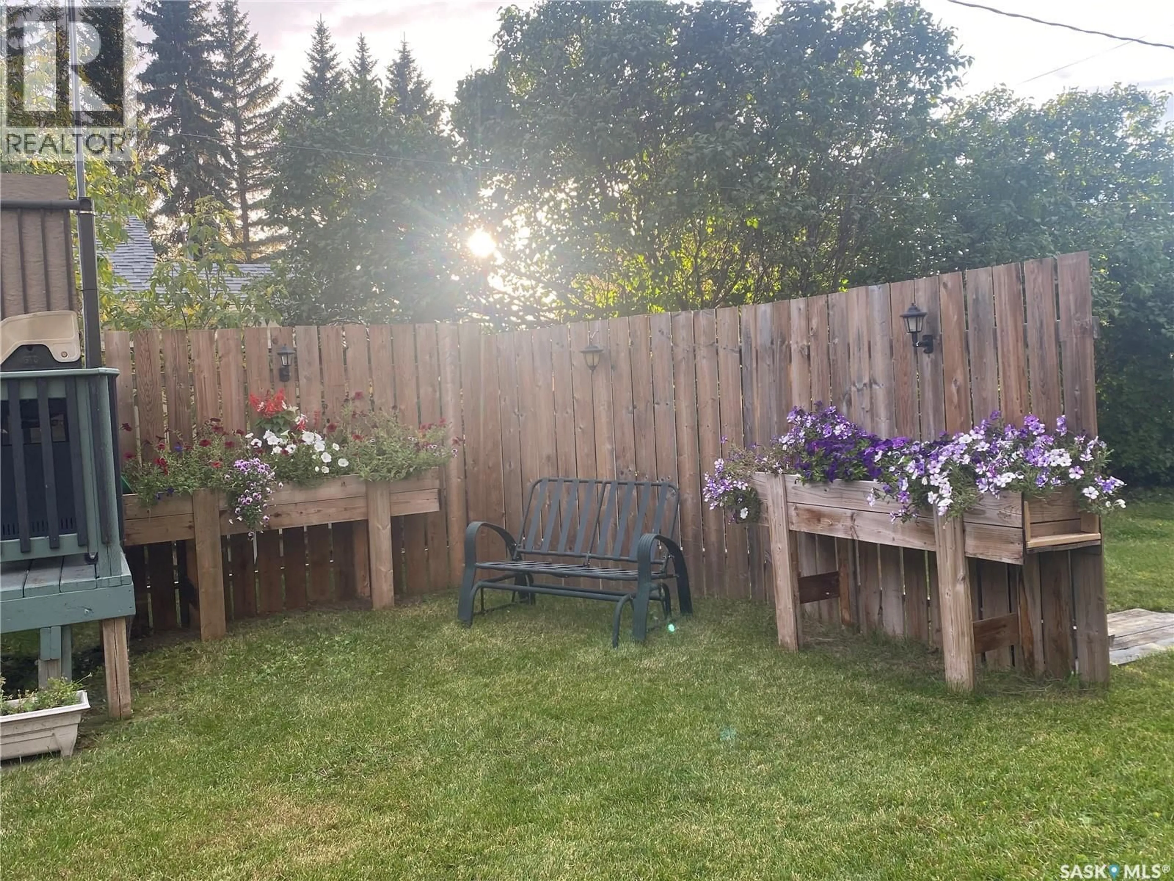 Patio, mountain view for 109 FIRST AVENUE, Parkside Saskatchewan S0J2A0