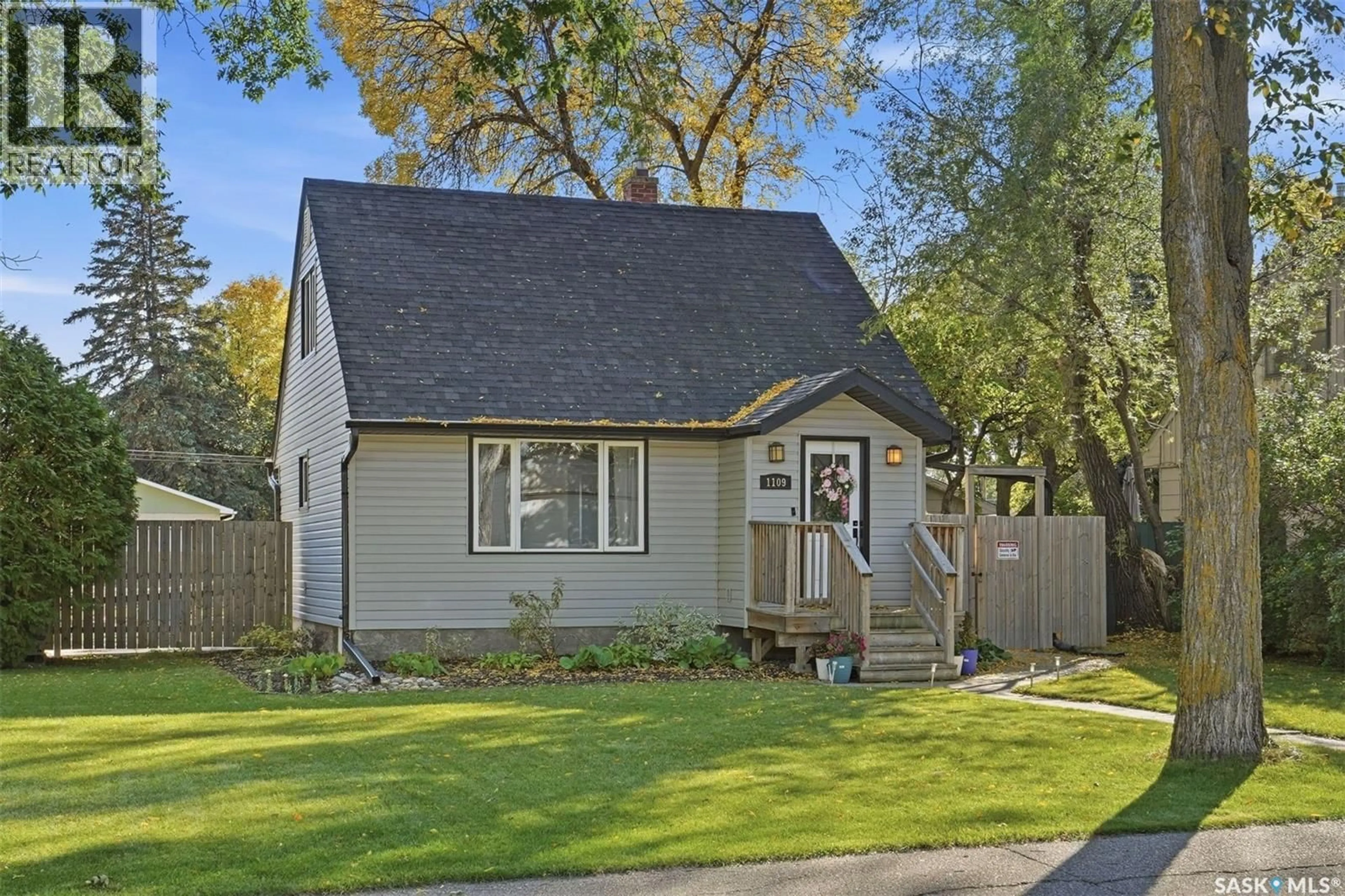Home with vinyl exterior material, street for 1109 OXFORD STREET, Saskatoon Saskatchewan S7K0Y5