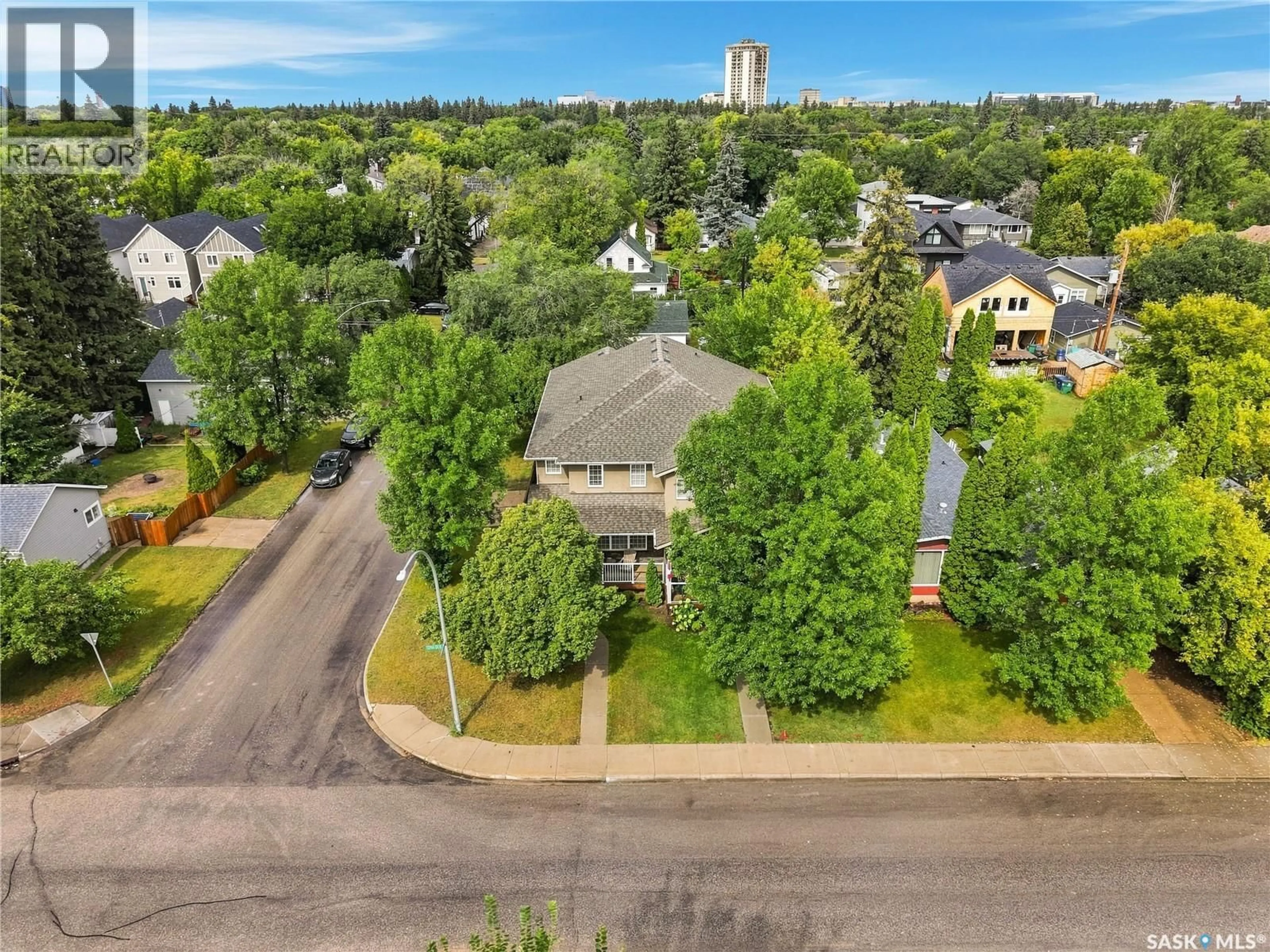 A pic from outside/outdoor area/front of a property/back of a property/a pic from drone, unknown for 1201 12TH STREET, Saskatoon Saskatchewan S7H0E3