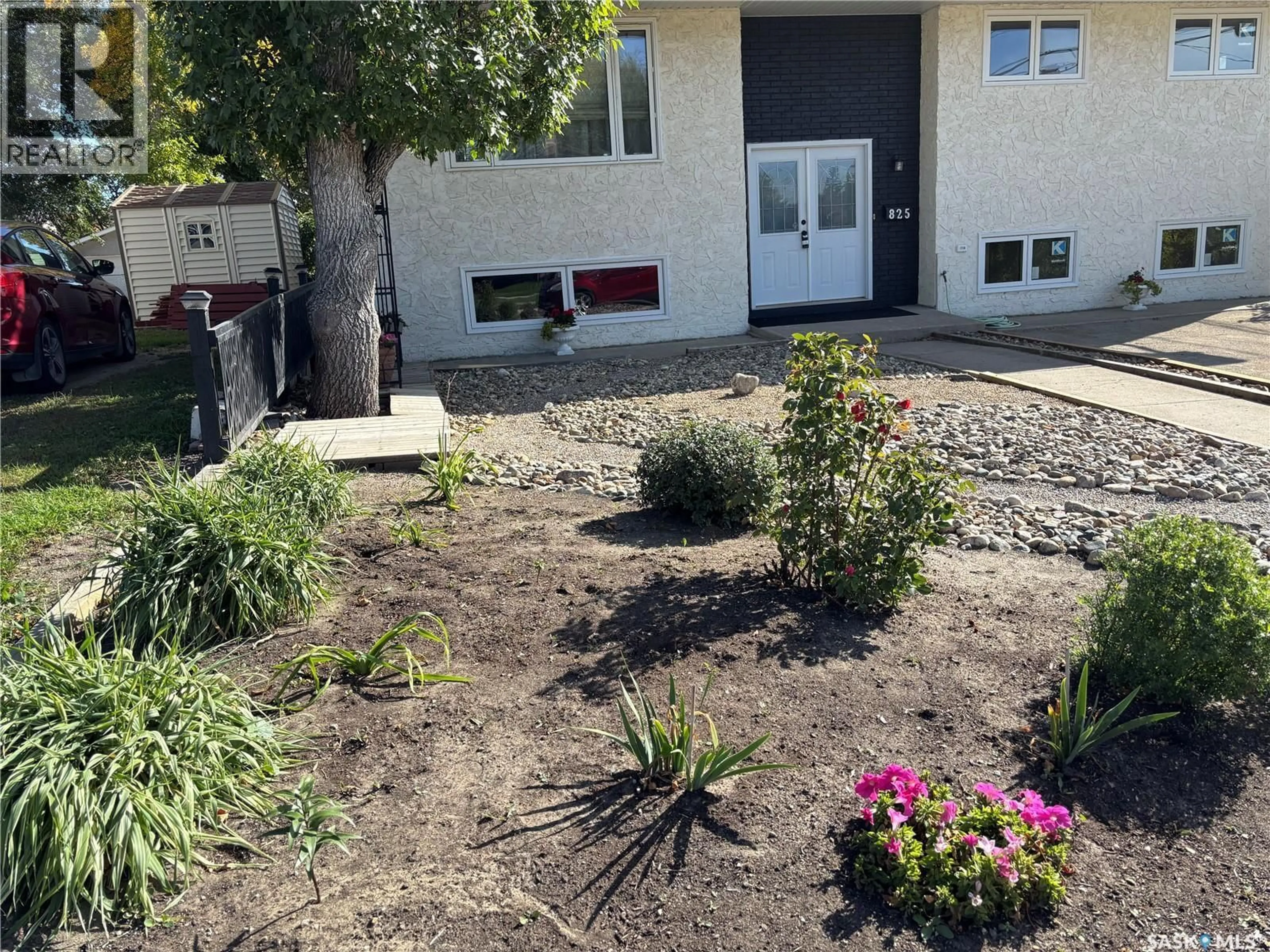 A pic from outside/outdoor area/front of a property/back of a property/a pic from drone, street for 825 7TH AVENUE, Moose Jaw Saskatchewan S6H4C1