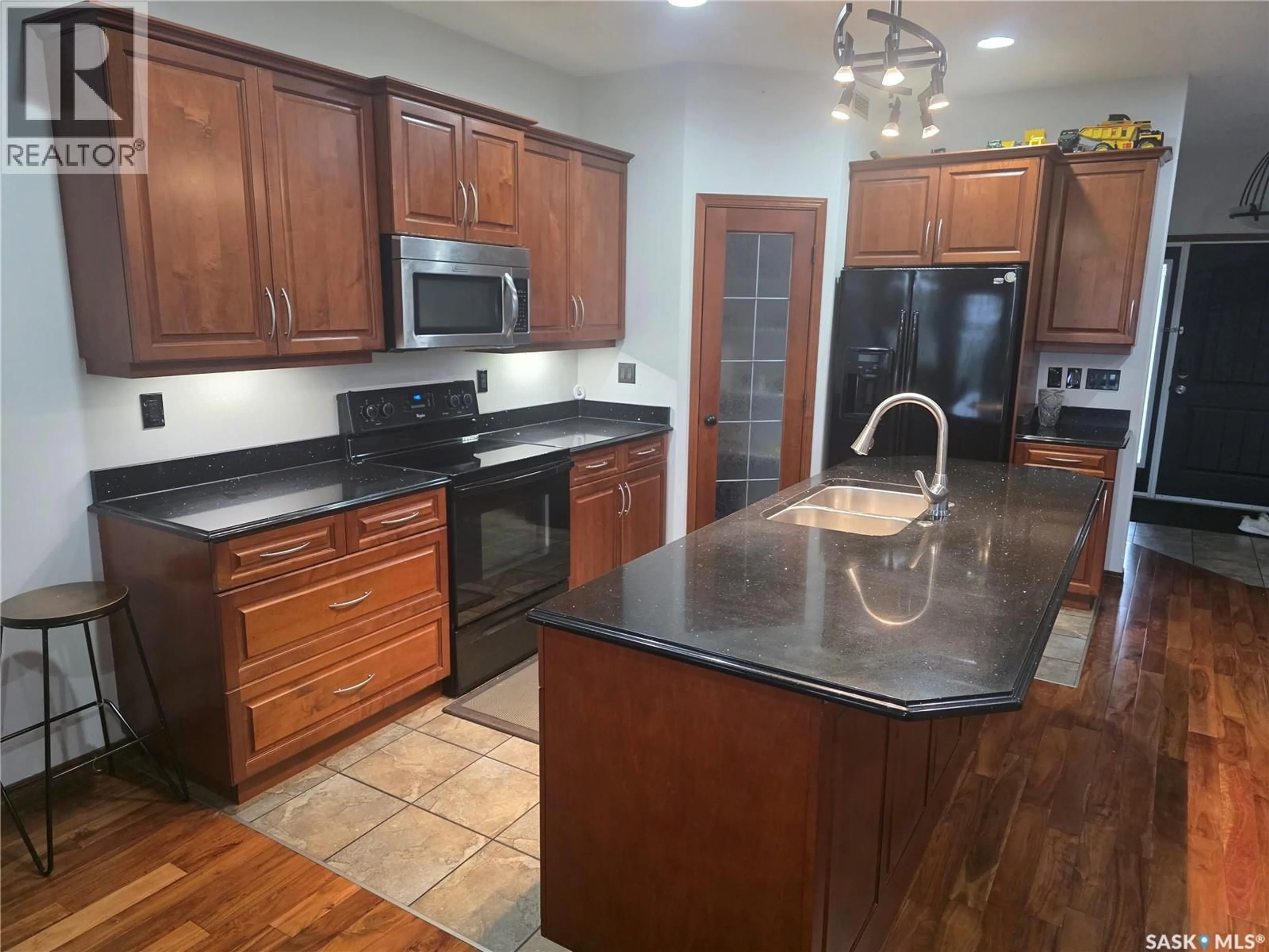 Open concept kitchen, unknown for 206 MUZYKA ROAD, Saskatoon Saskatchewan S7W0G9