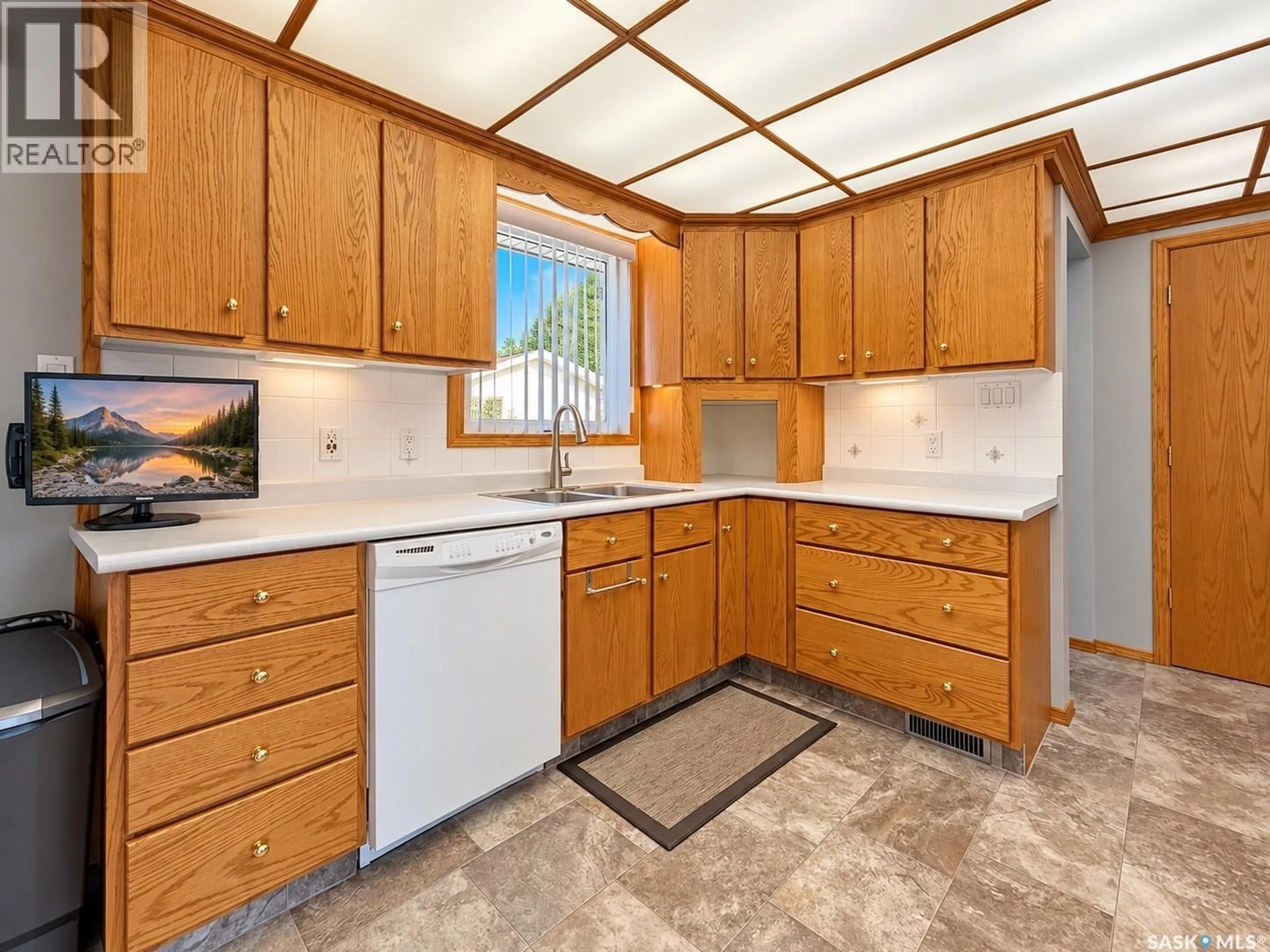 Standard kitchen, unknown for 384 28TH STREET, Prince Albert Saskatchewan S6V4S9