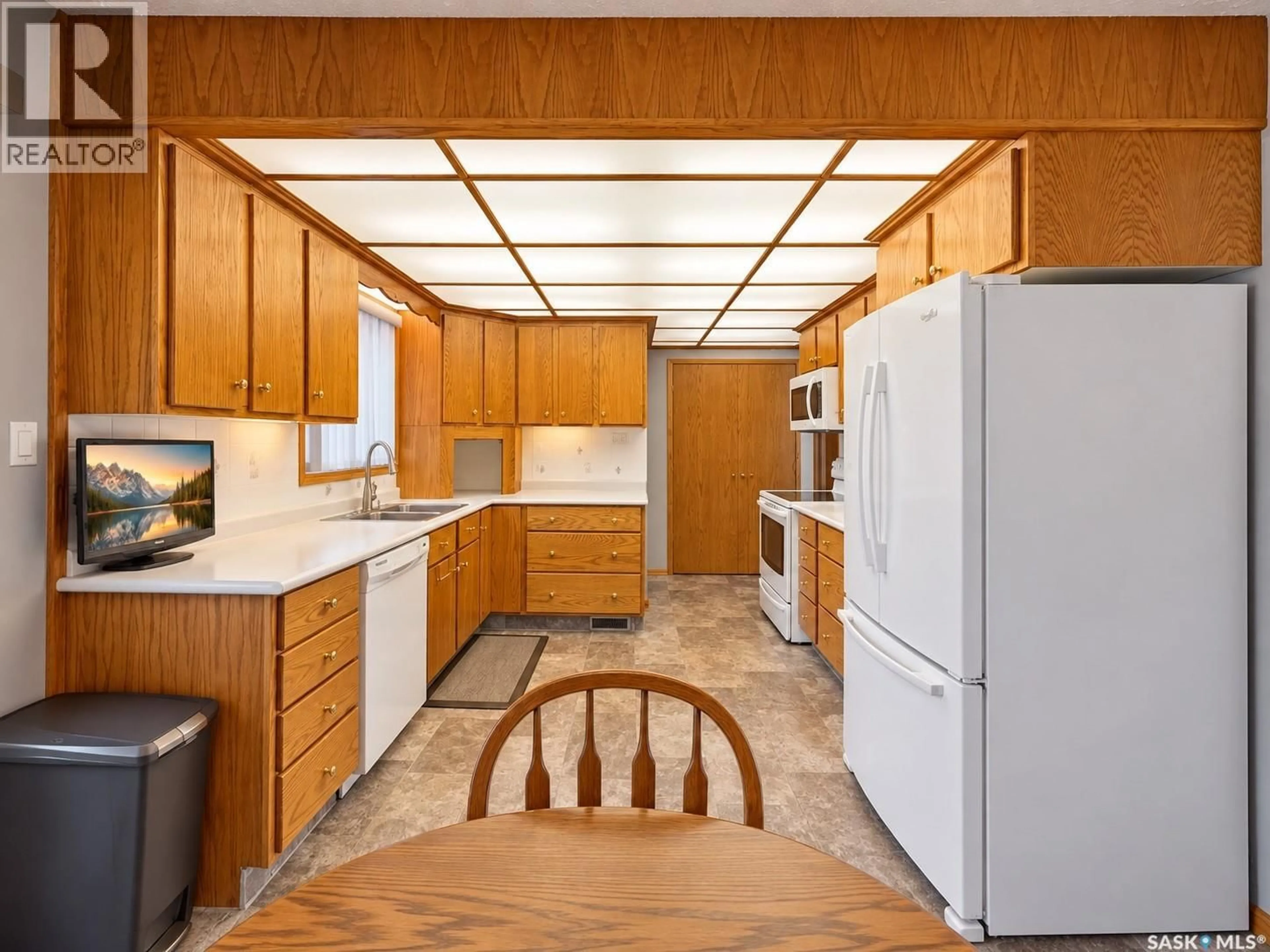 Standard kitchen, unknown for 384 28TH STREET, Prince Albert Saskatchewan S6V4S9