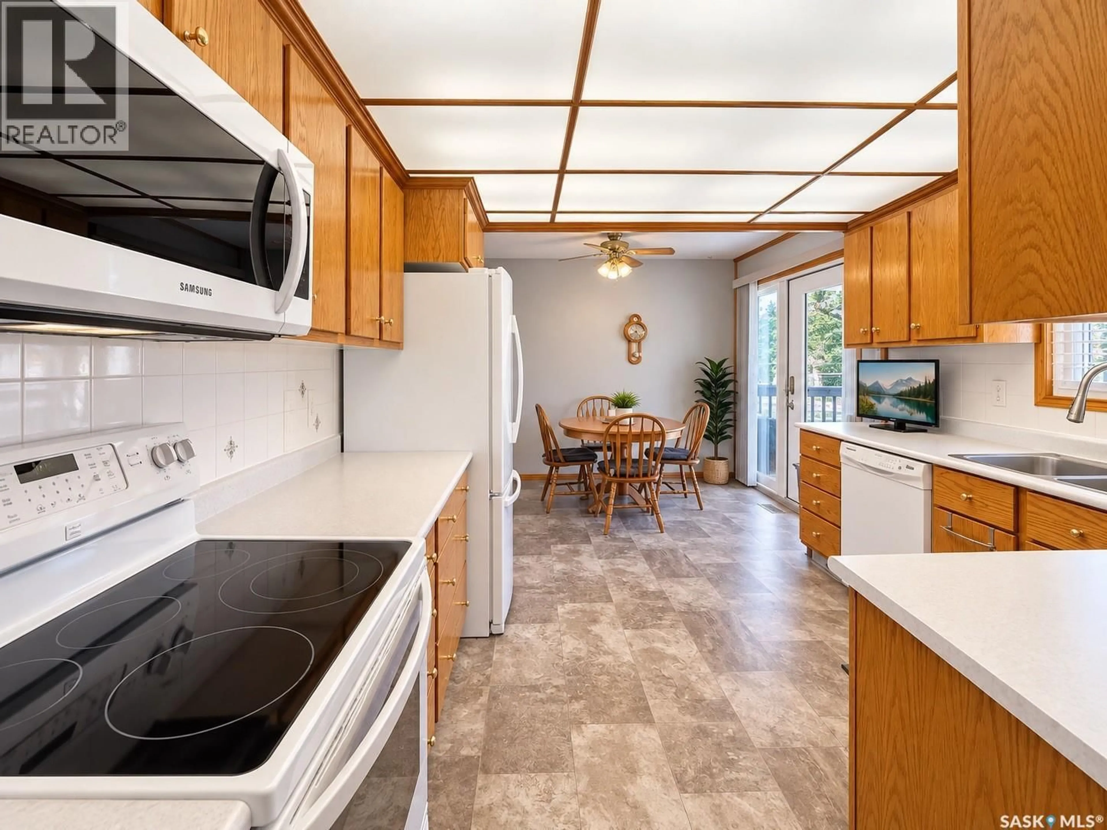 Open concept kitchen, ceramic/tile floor for 384 28TH STREET, Prince Albert Saskatchewan S6V4S9