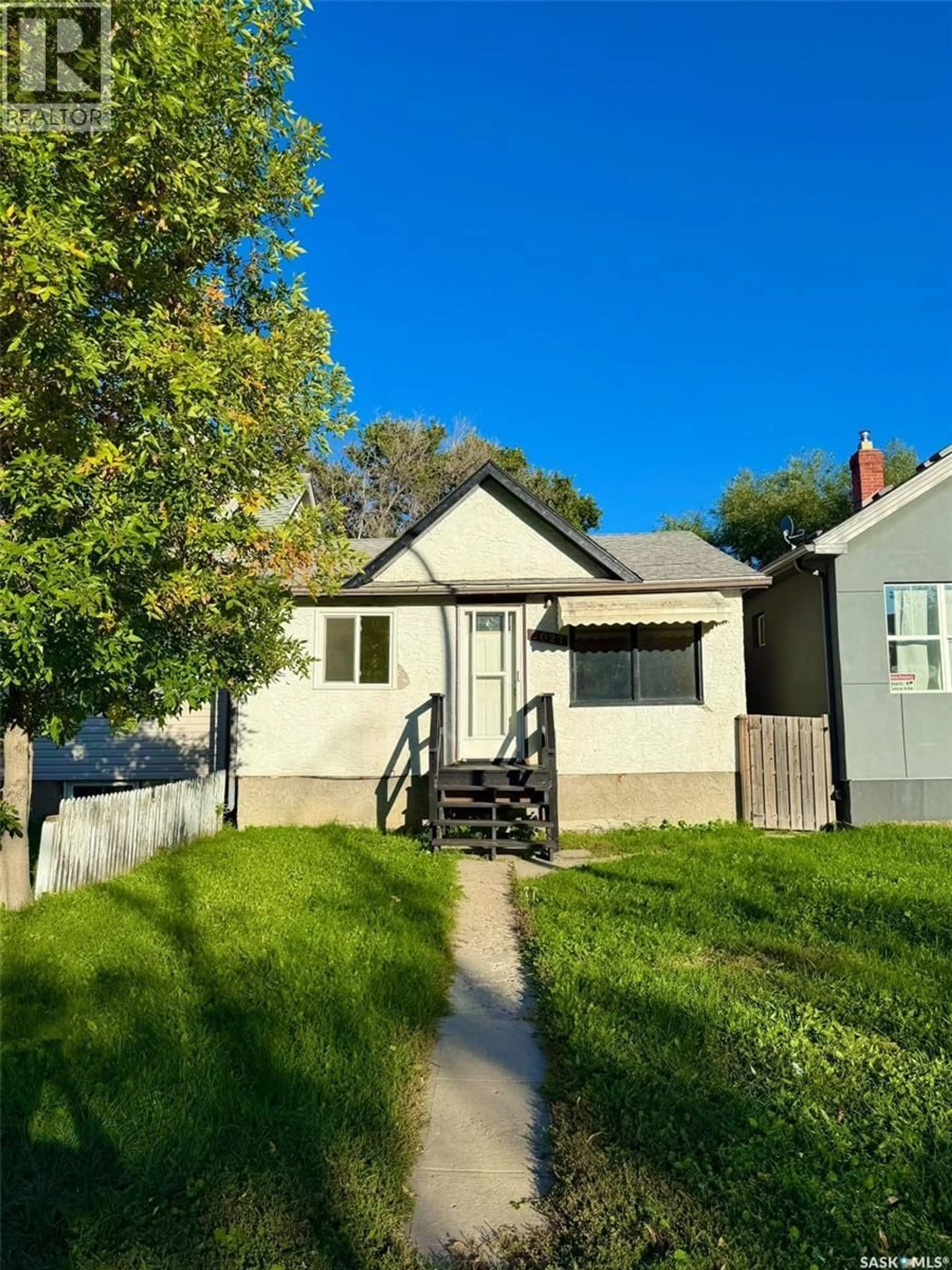 Home with vinyl exterior material, street for 2027 MONTREAL STREET, Regina Saskatchewan S4P1L5