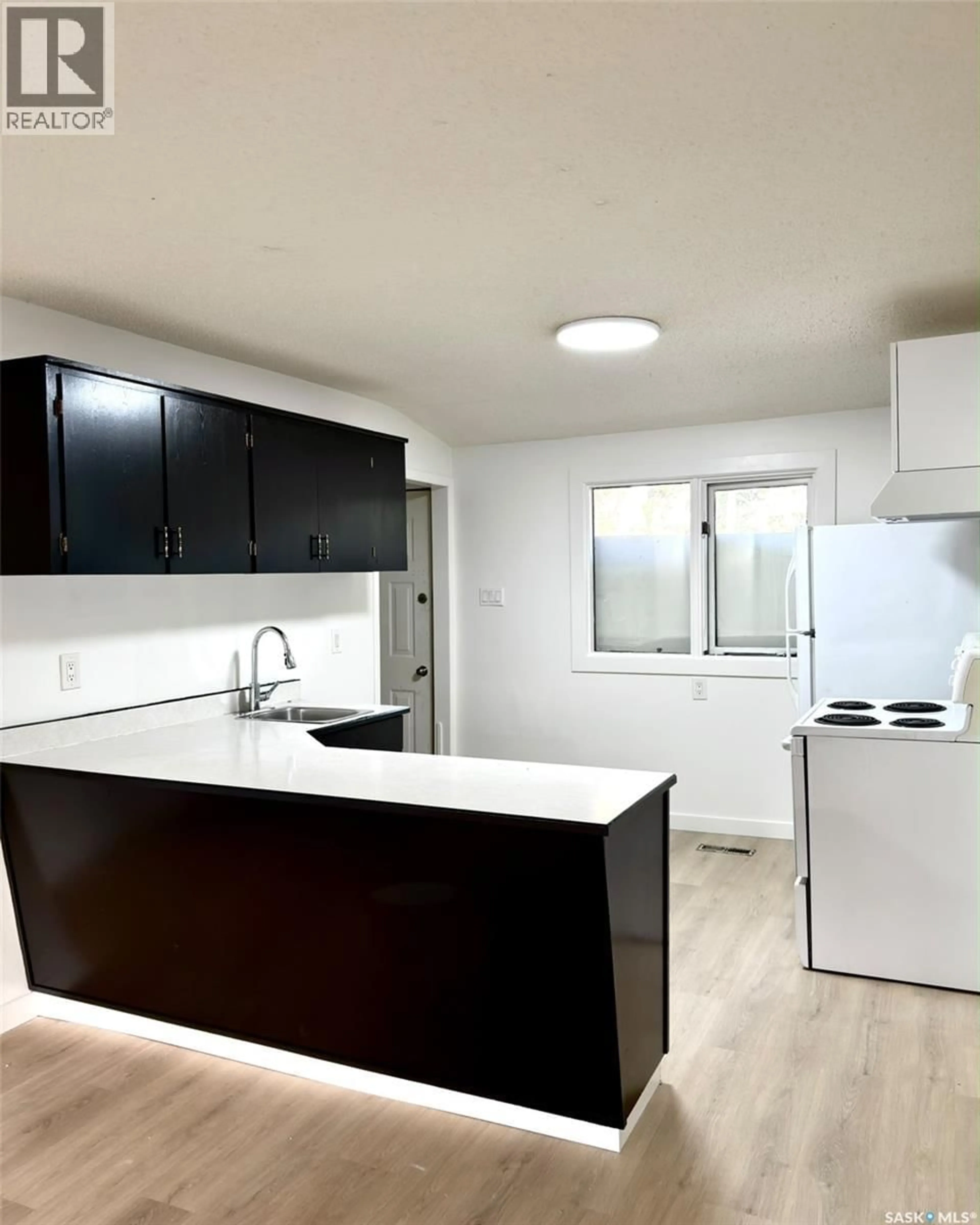 Standard kitchen, unknown for 2027 MONTREAL STREET, Regina Saskatchewan S4P1L5