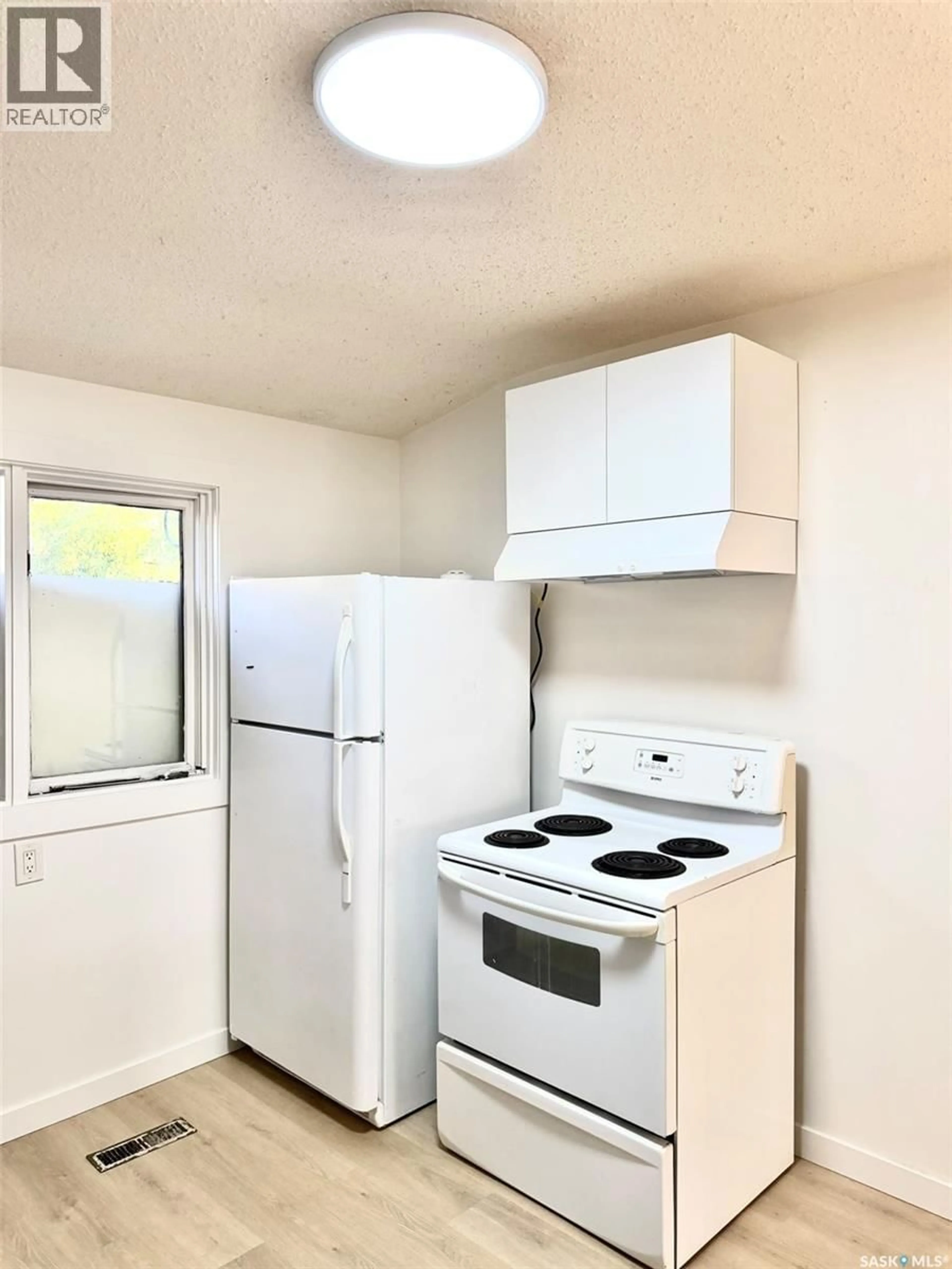 Standard kitchen, unknown for 2027 MONTREAL STREET, Regina Saskatchewan S4P1L5